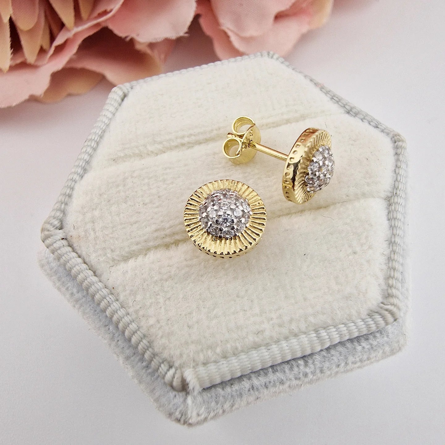 9ct Yellow Gold 8mm Cubic Zirconia Round Style Stud Earrings