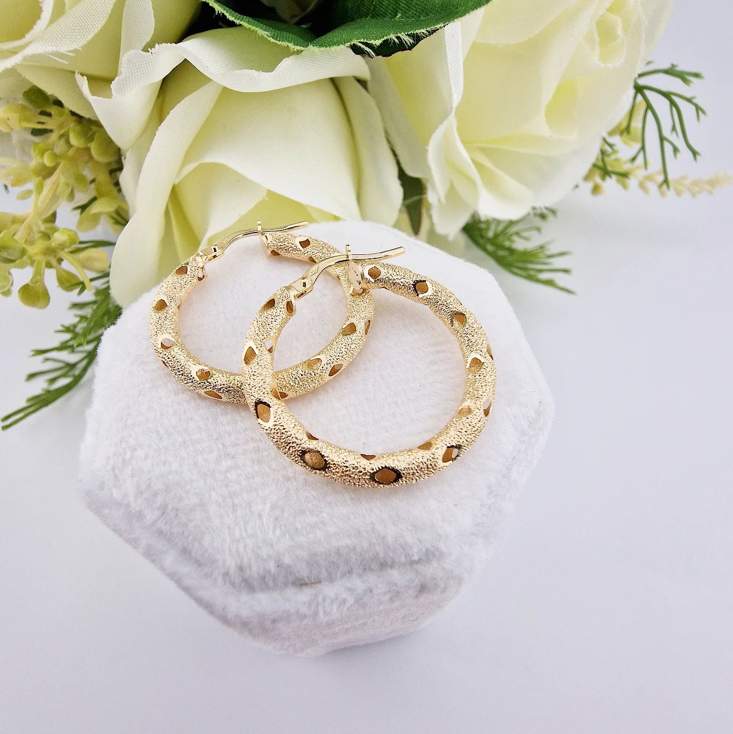 9ct Yellow Gold 28mm Frosted Hoop Earrings