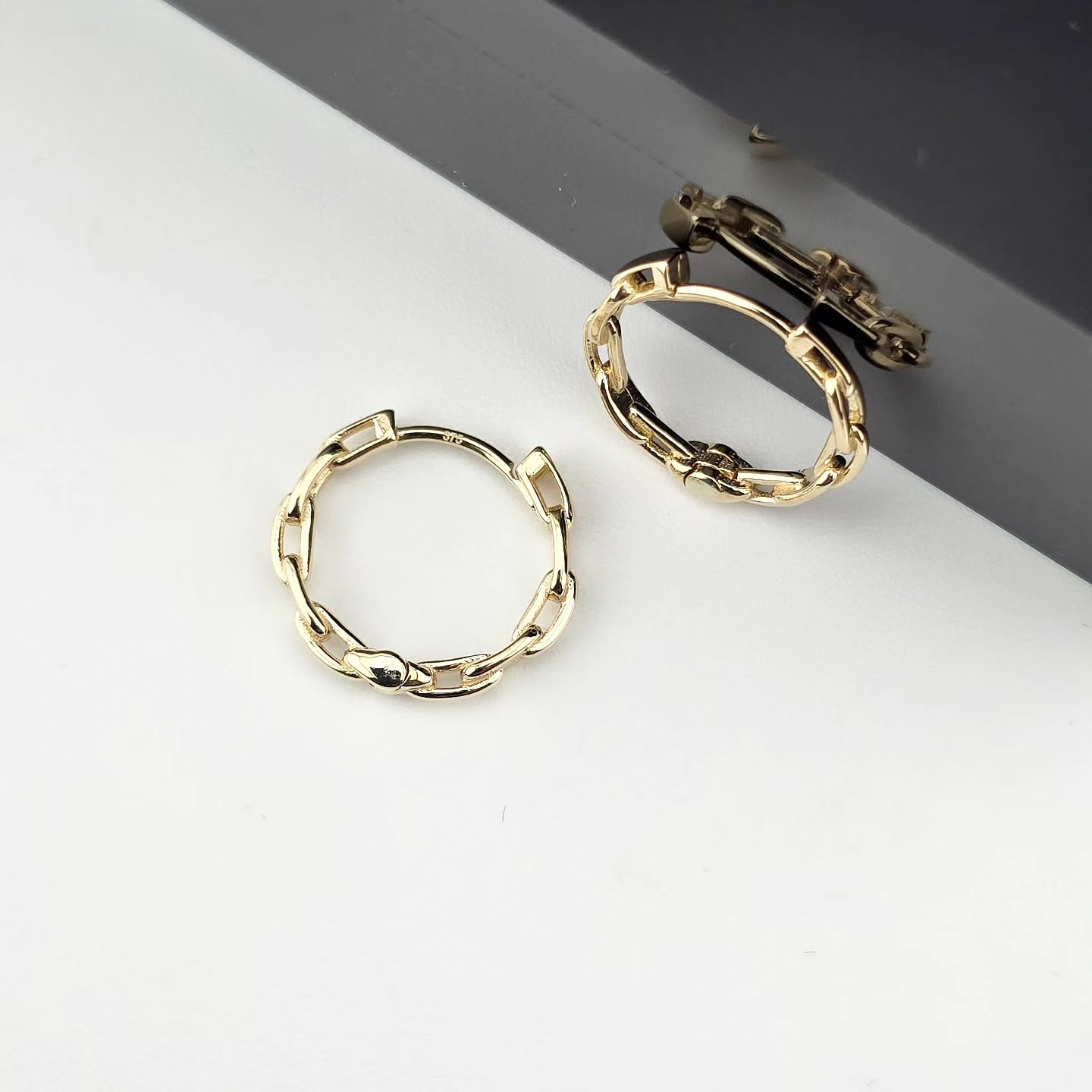 9ct Yellow Gold 15mm Paper Clip Plain Huggies