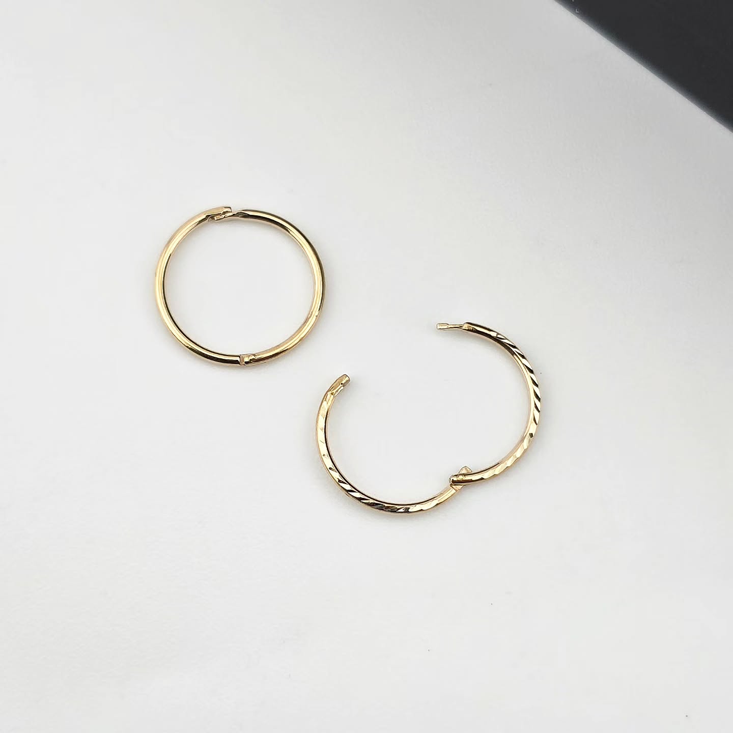 9ct Yellow Gold 12mm Diamond Cut Hinged Sleepers