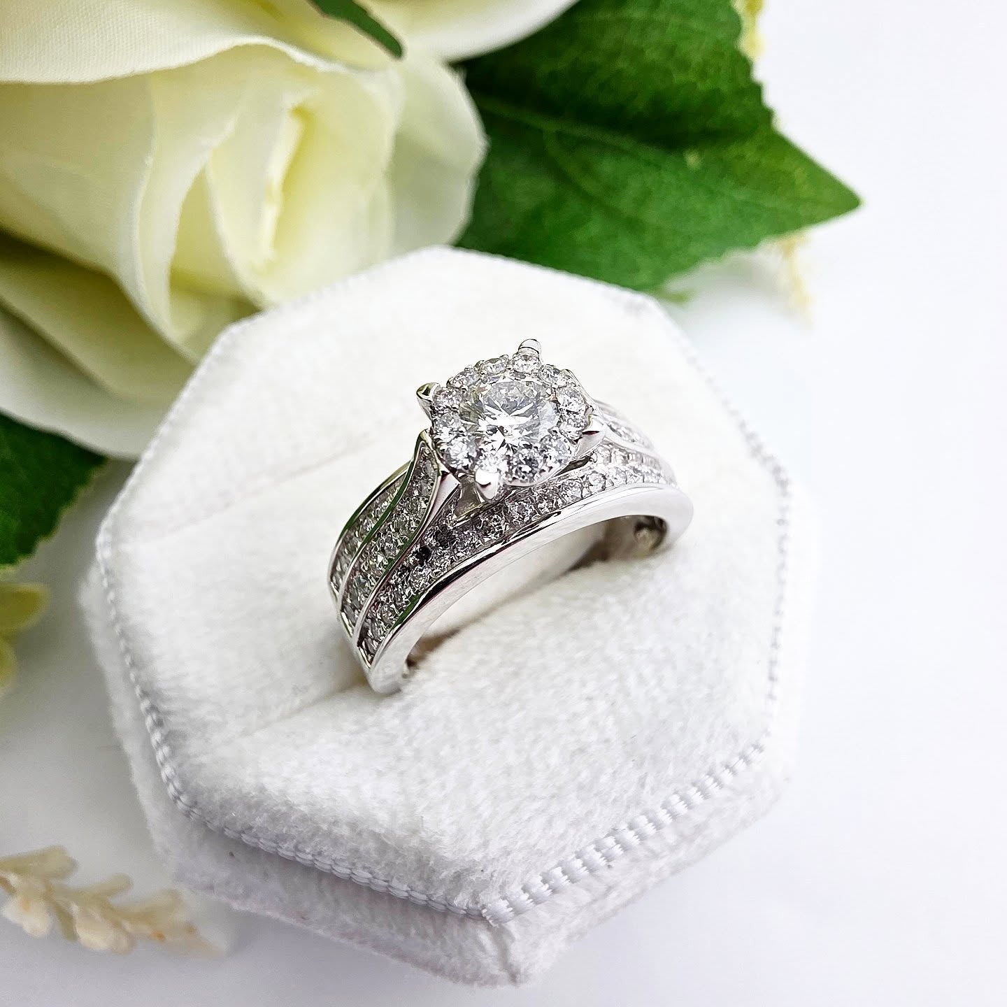 18ct White Gold 1.00ct Diamond Dress Ring N