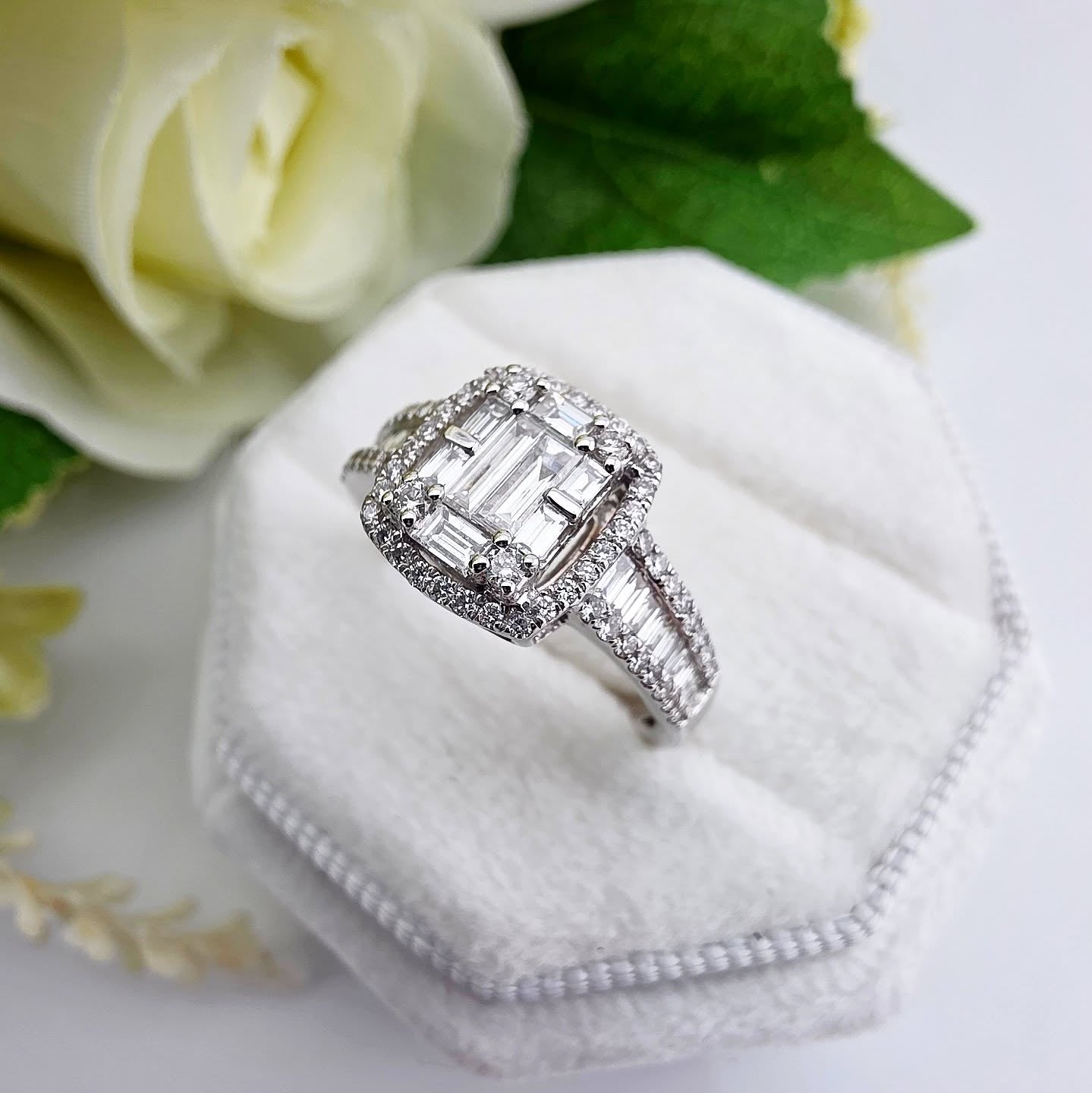 18ct White Gold 1.00ct Diamond Dress Ring
