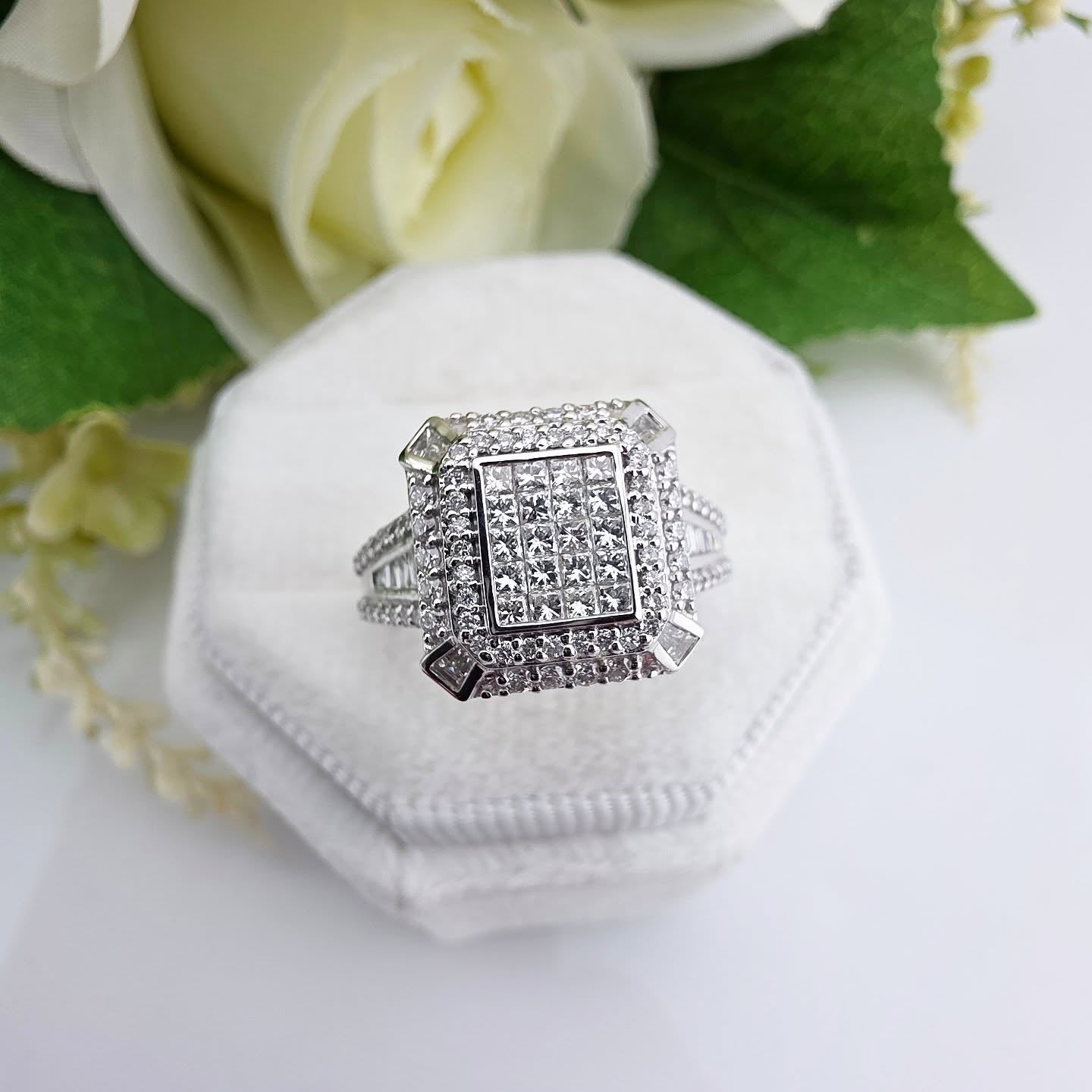 18ct White Gold 1.00ct Diamond Fancy Ring