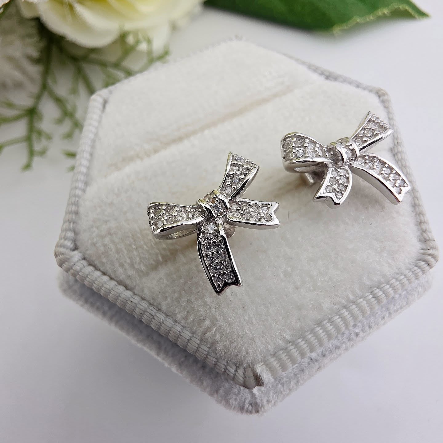 925 Sterling Silver Cz Bow Design Stud Earrings