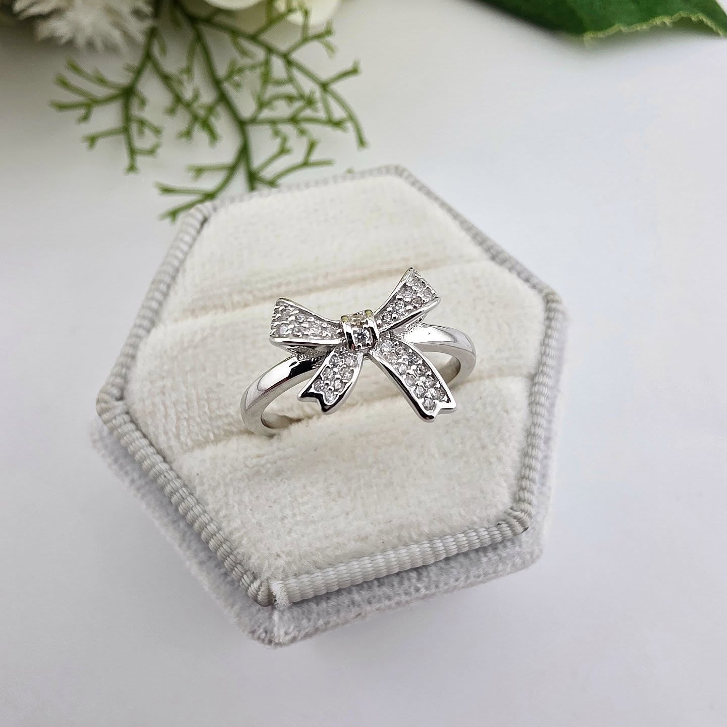 925 Sterling Silver Ladies Cz Bow Design Ring