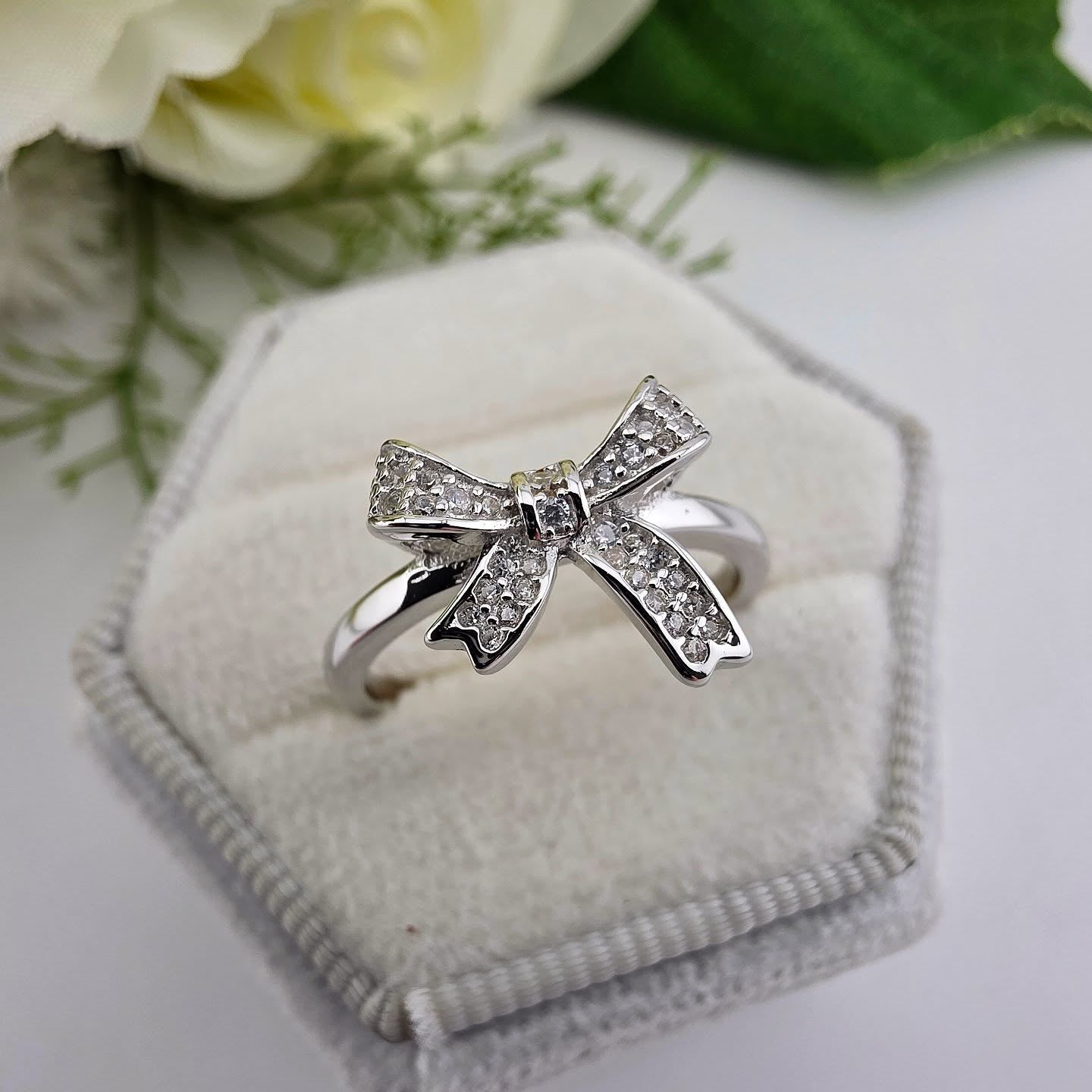 925 Sterling Silver Ladies Cz Bow Design Ring
