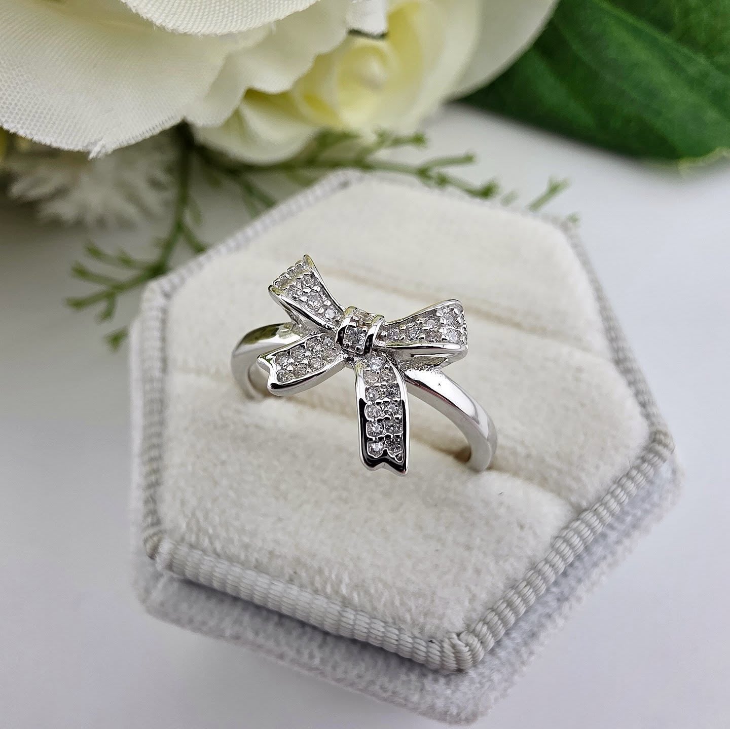 925 Sterling Silver Ladies Cz Bow Design Ring