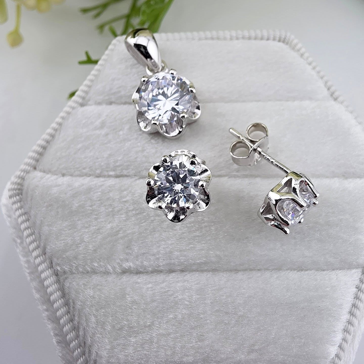 925 Sterling Silver Round Cubic Zirconia Stud Earrings & Pendant Set with 18" Chain