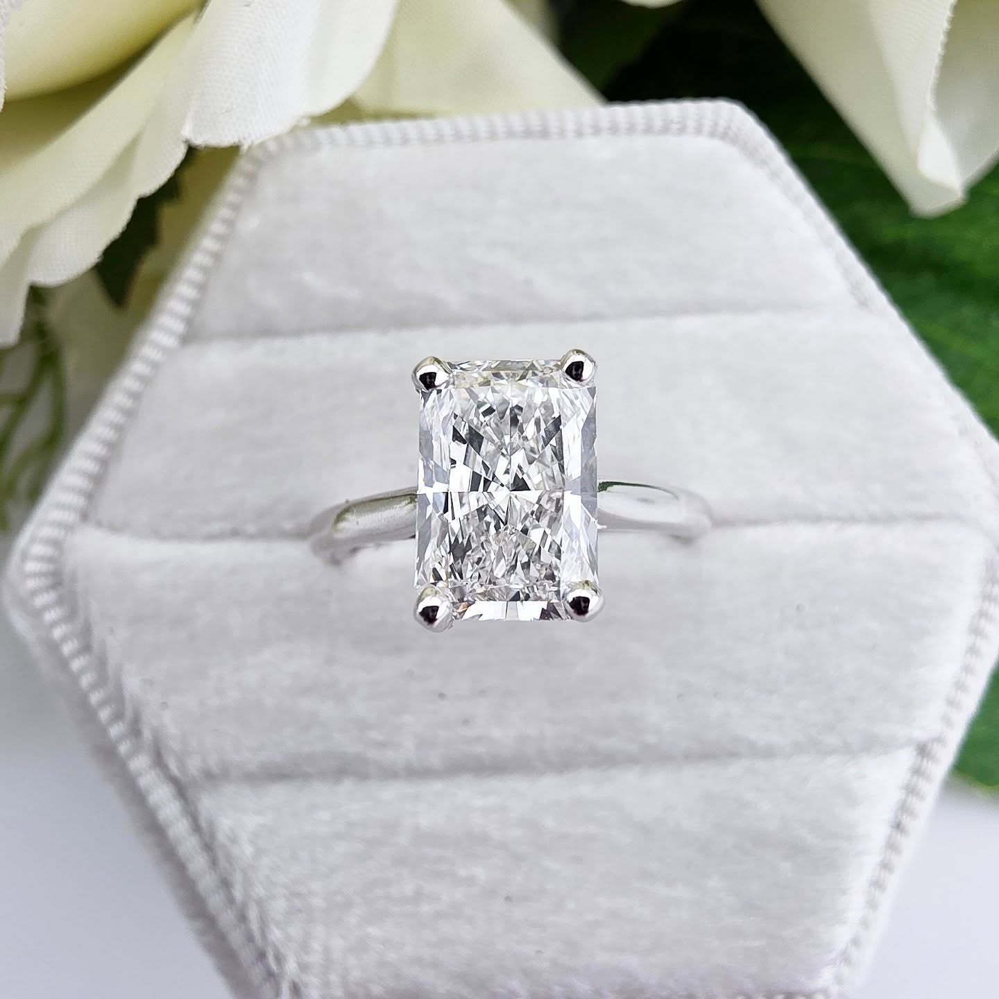 18ct White Gold 2.00ct Radiant Lab Grown Diamond Ring IGI Certified