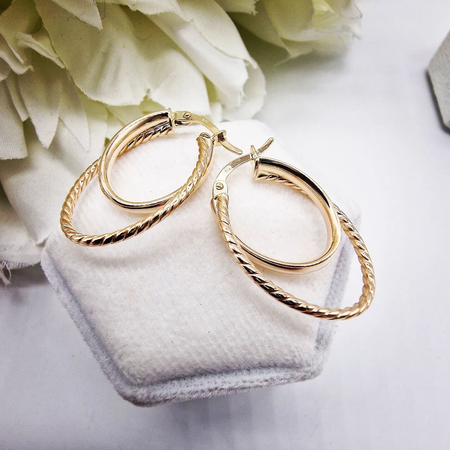 9ct Yellow Gold Plain & Twisted Oval Hoop Earrings