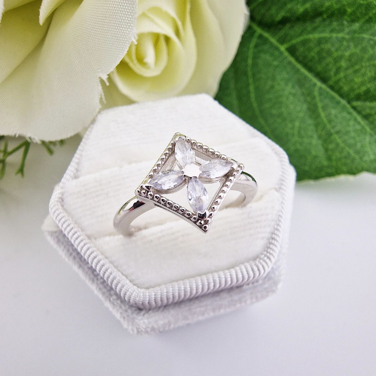 925 Sterling Silver Cz Fancy Flower Ring