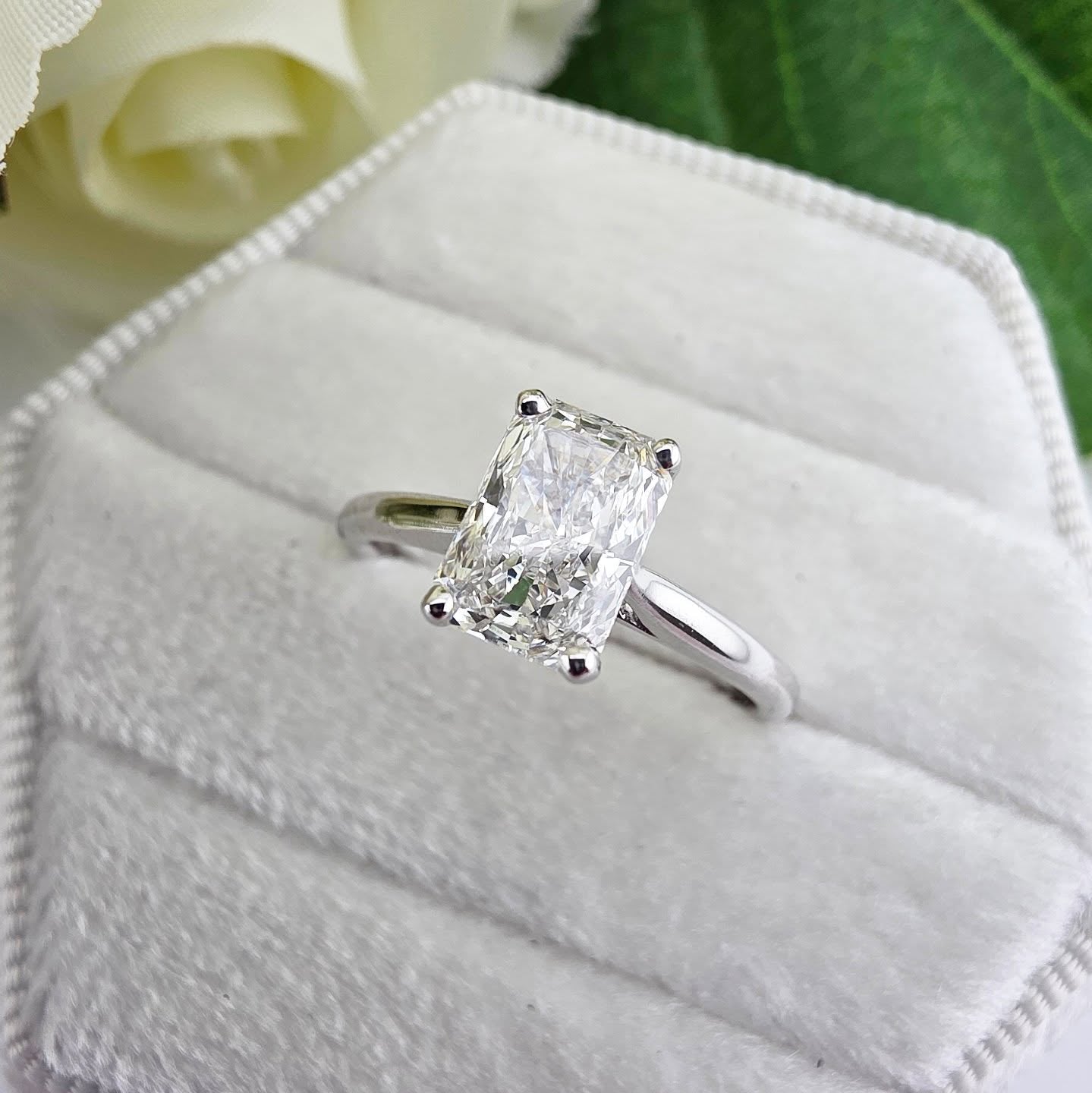 18ct White Gold 1.00ct Radiant Lab Grown Diamond Ring IGI Certified