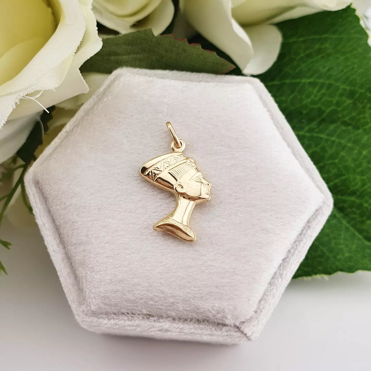 9ct Yellow Gold Small Nefertiti Pendant