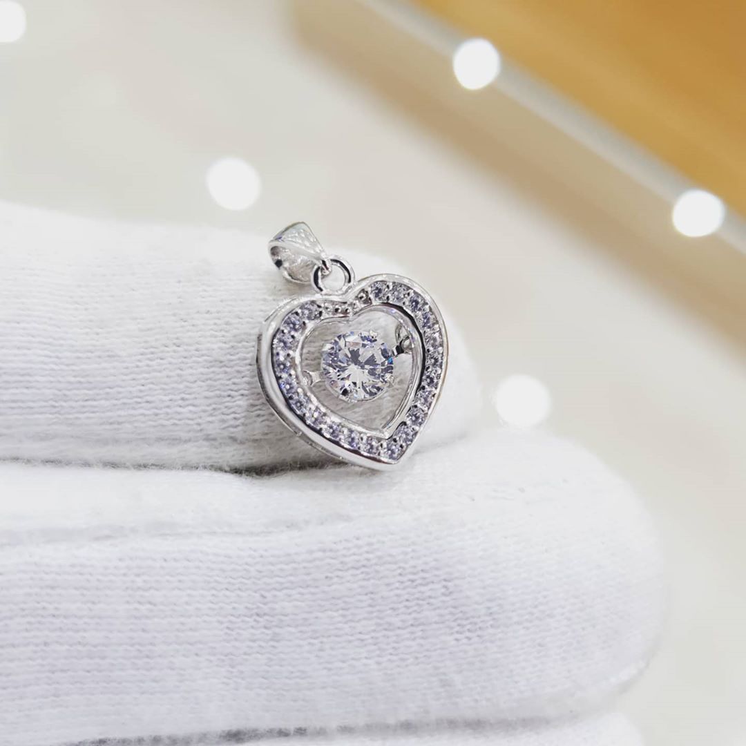 925 Sterling Silver Shimmering Heart Pendant & Chain