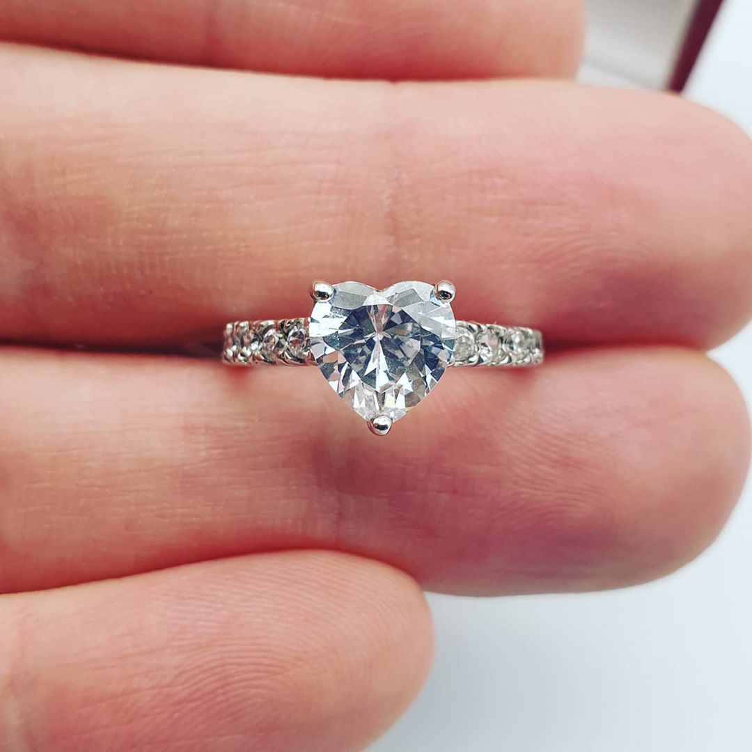 925 Sterling Silver Claw Set Heart Cz Solitaire Ring