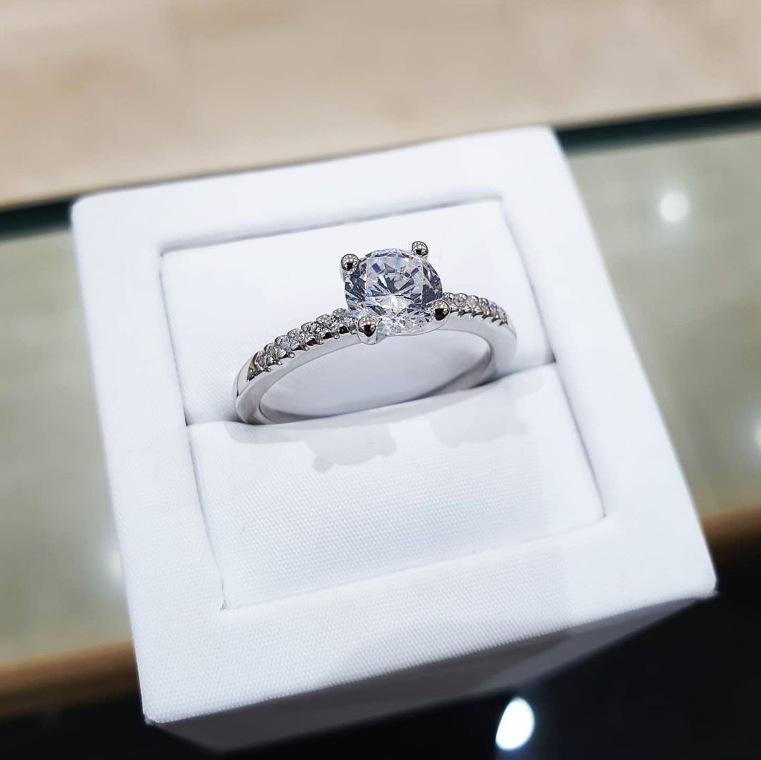 925 Sterling Silver Solitaire With Cz Shoulder Ring