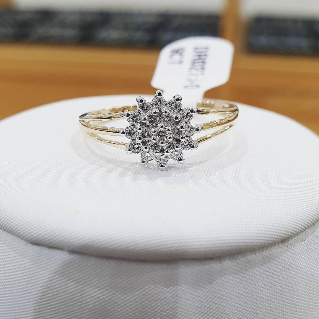 9ct Yellow Gold 0.25ct Diamond Cluster Ring