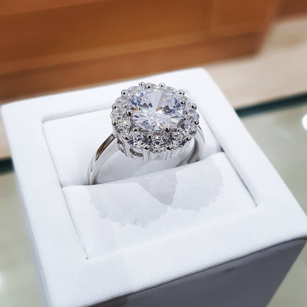 925 Sterling Silver Claw Set Cz Cluster Ring