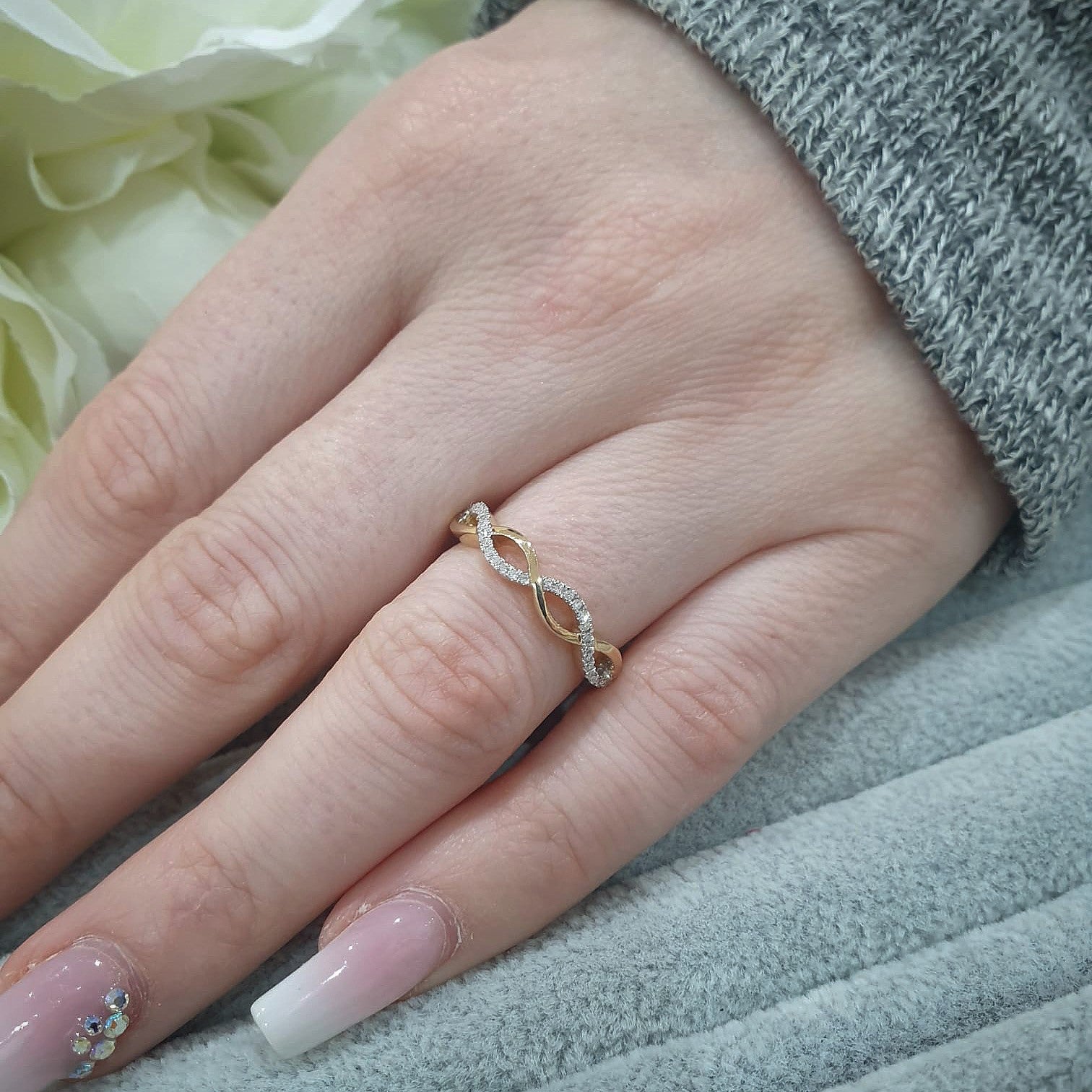 9ct Yellow Gold 0.10ct Entwined Diamond Ring