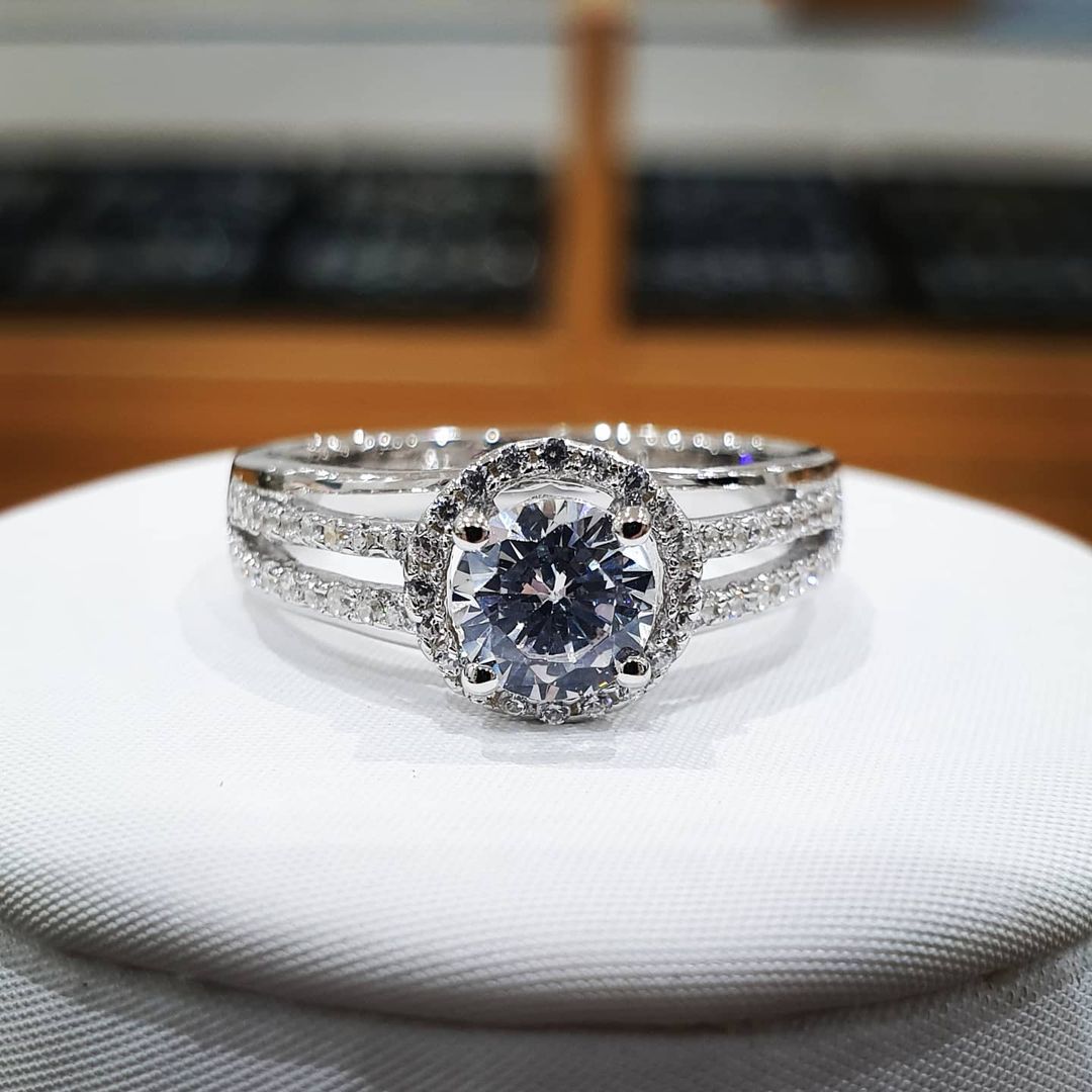 925 Sterling Silver Split Shank with Cz on Shoulders Ring