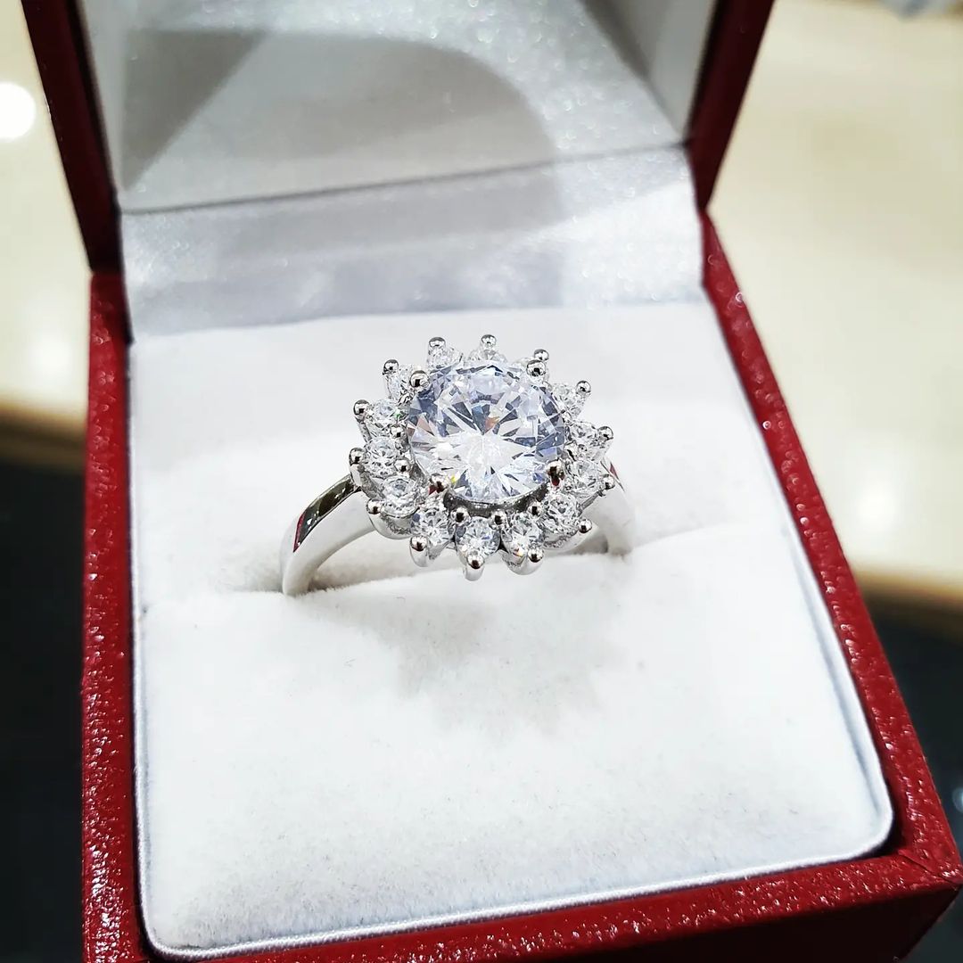 925 Sterling Silver Round Halo Cluster Ring