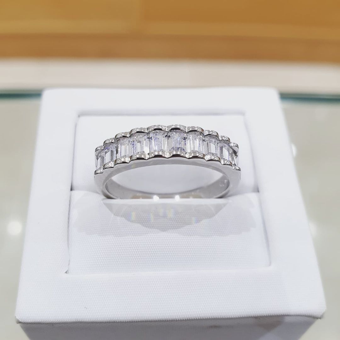 925 Sterling Silver 10 Baguettes Cz Half ET Ring