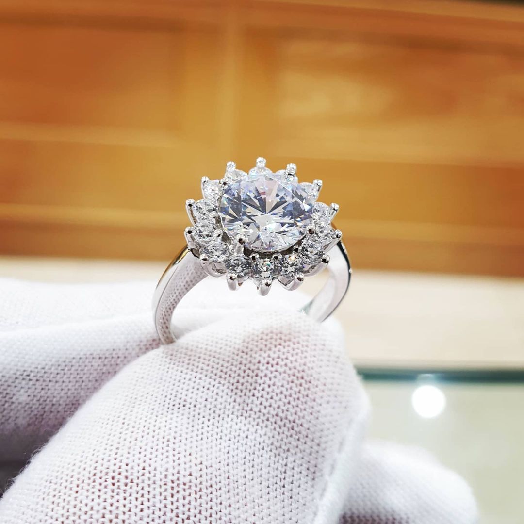 925 Sterling Silver Round Halo Cluster Ring