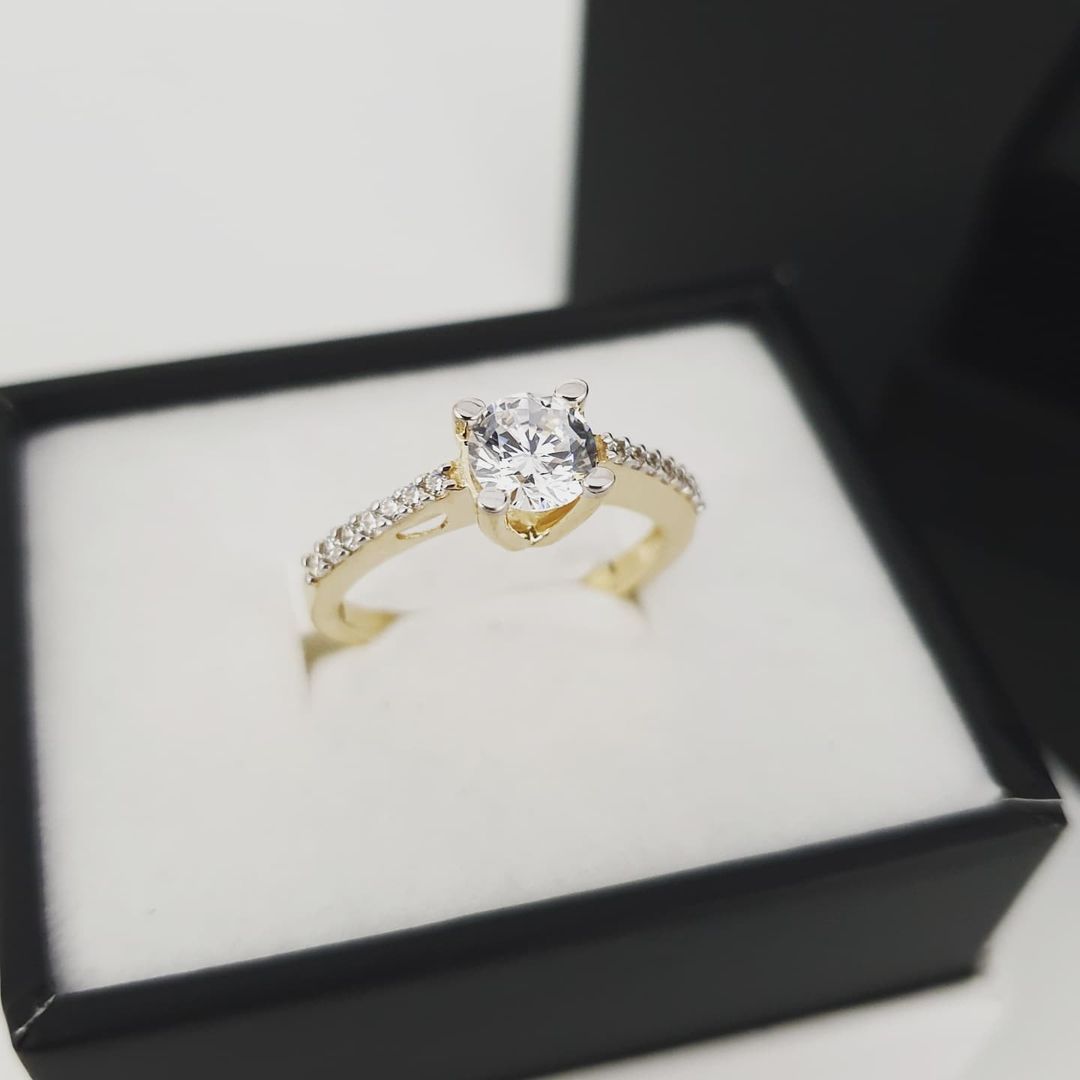 9ct Yellow Gold Ladies Single Stone Cz Shoulder Ring