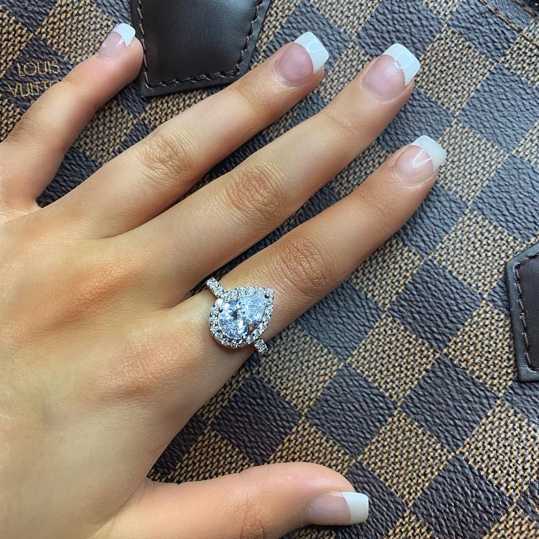 925 Sterling Silver Claw Set Pear Shape Centre Cz Ring