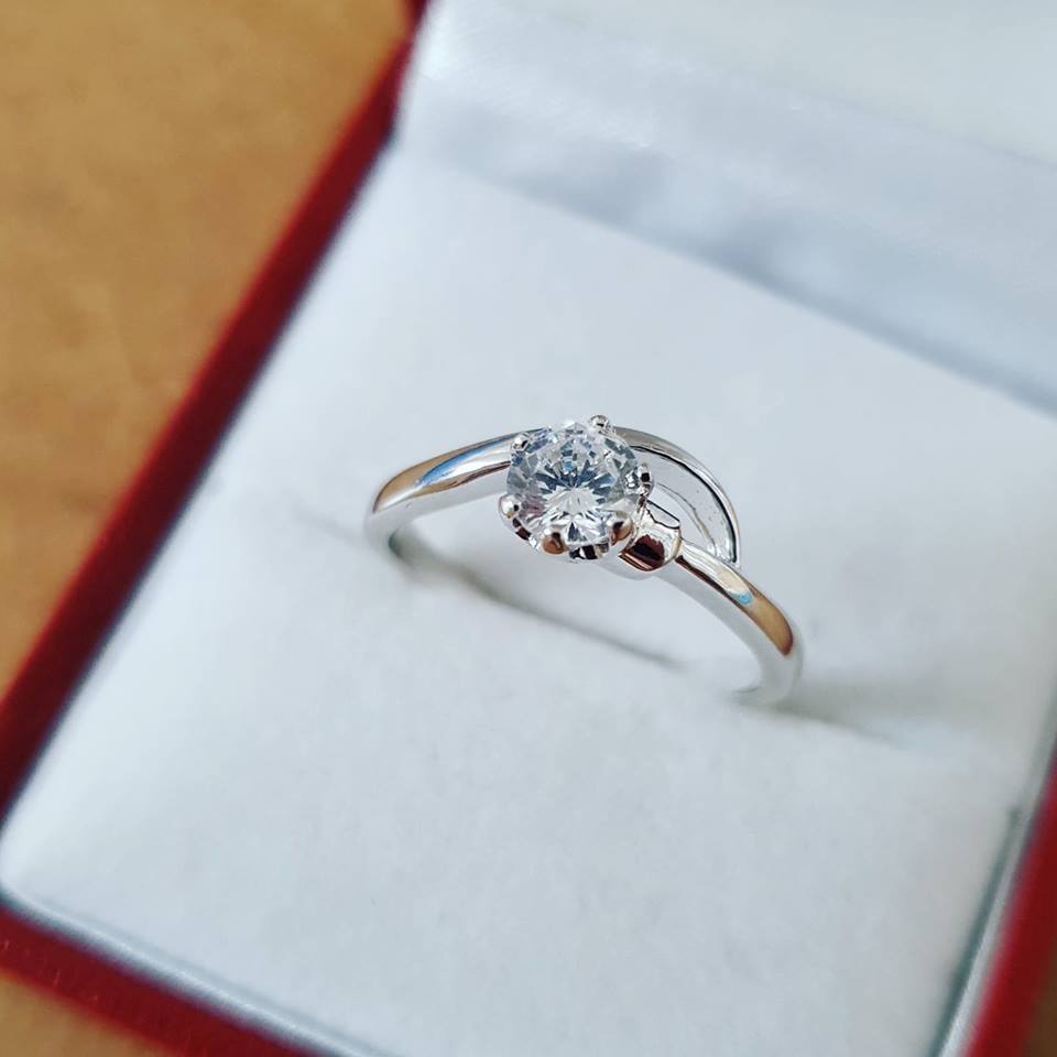 925 Sterling Silver Twisted Shank Solitaire Ring