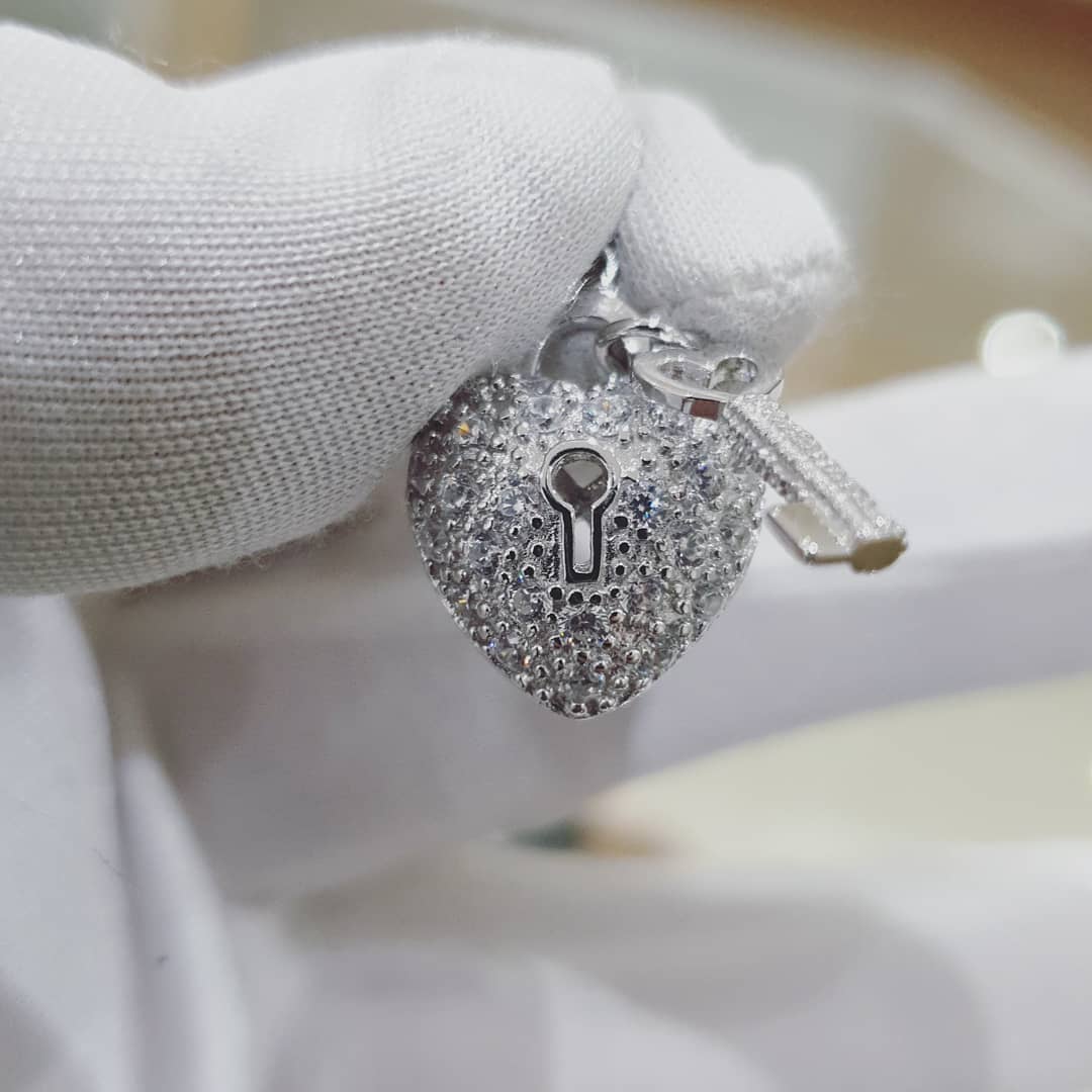 925 Sterling Silver Heart & Key Drop Pendant with 18" Chain