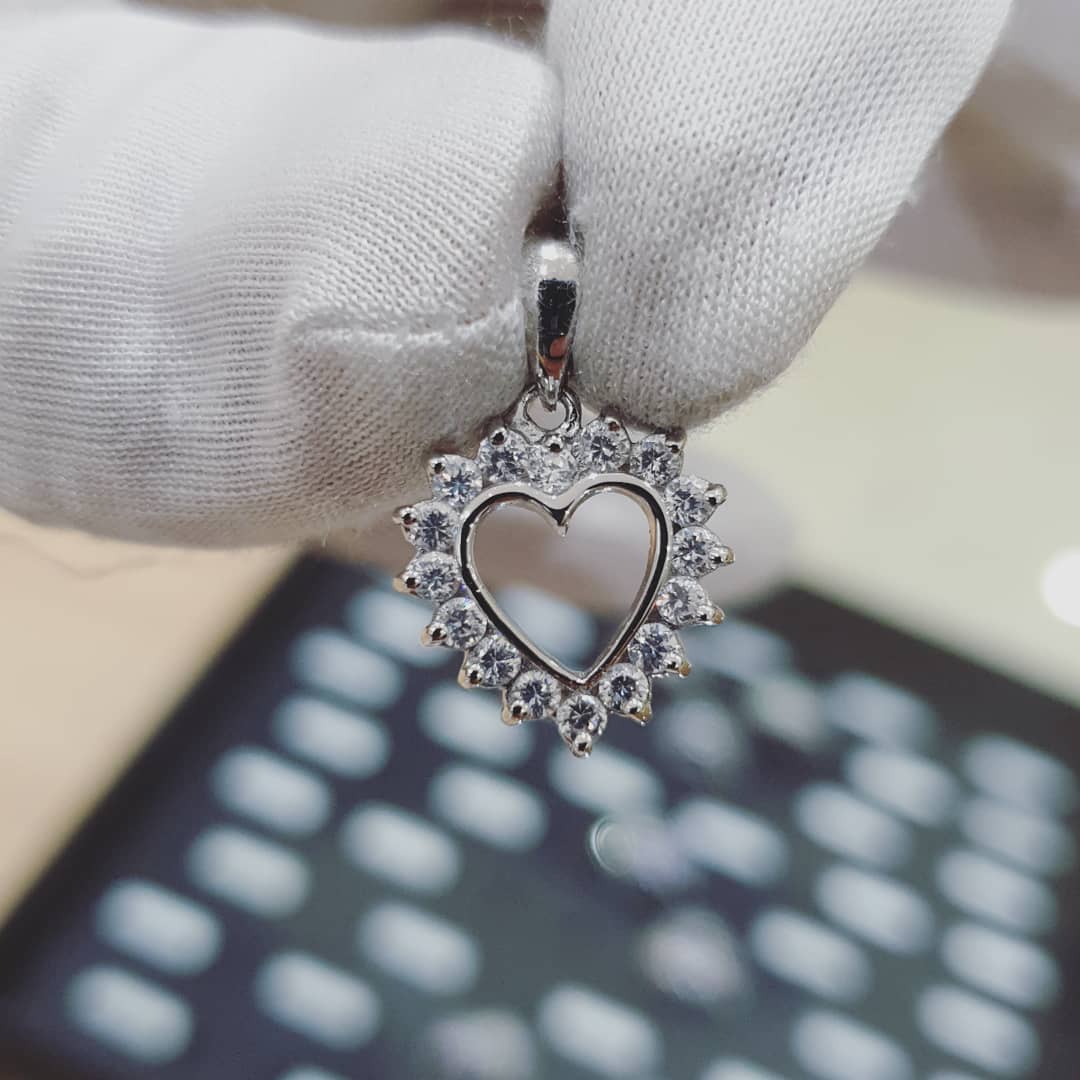 925 Sterling Silver Claw Set Cz Heart Pendant with Chain