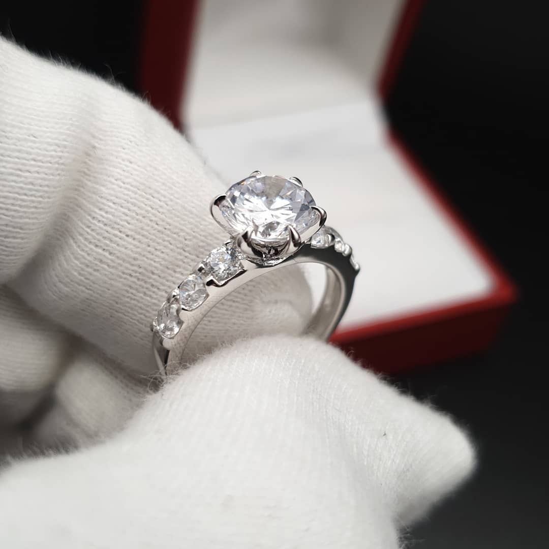 925 Sterling Silver Fancy Round Brilliant Centre Cz Ring