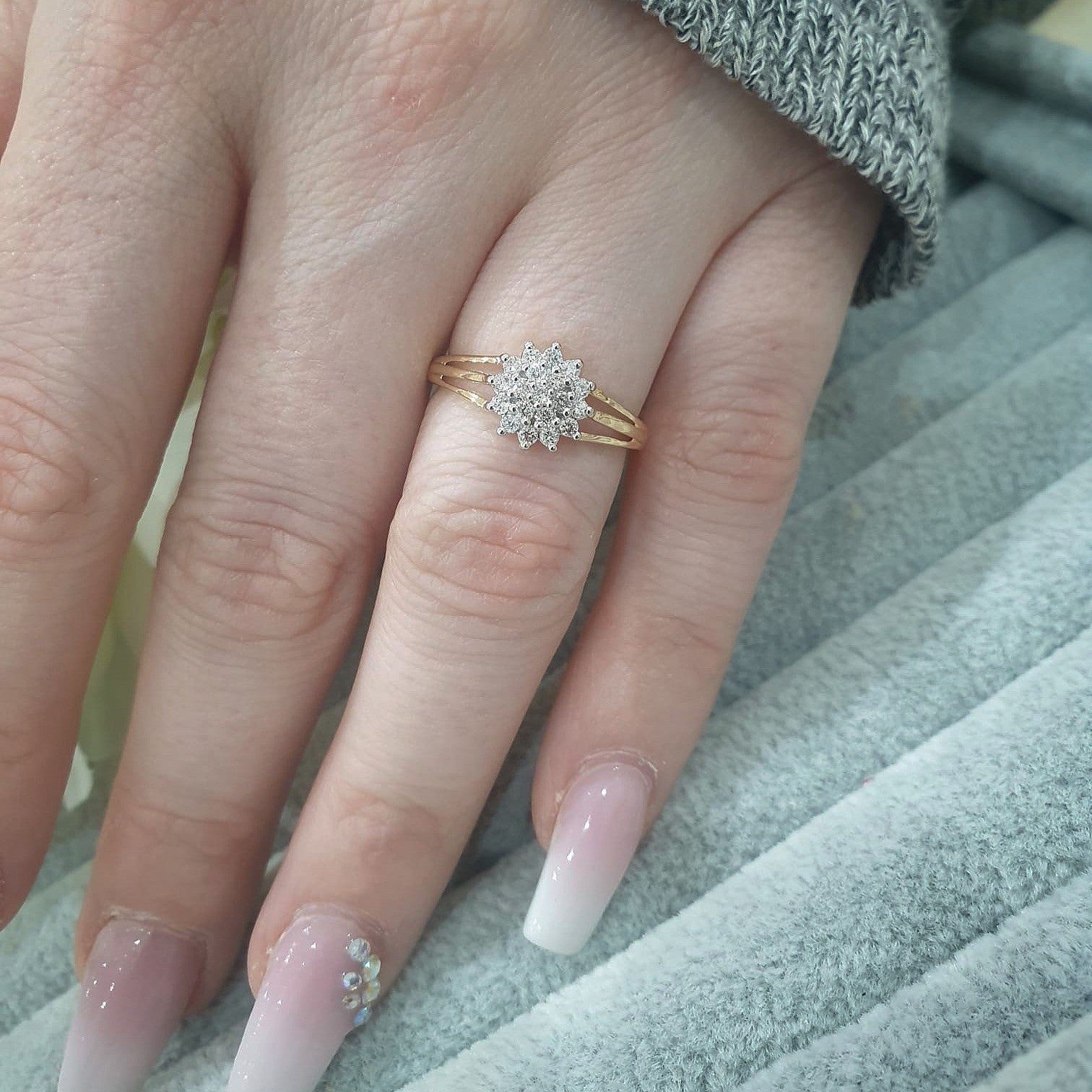 9ct Yellow Gold 0.25ct Diamond Cluster Ring