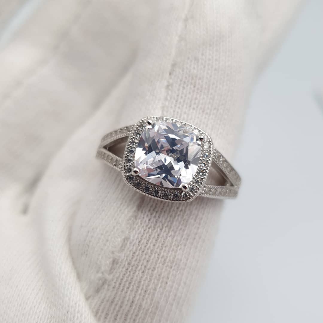 925 Sterling Silver Square Cz Split Shank Ring