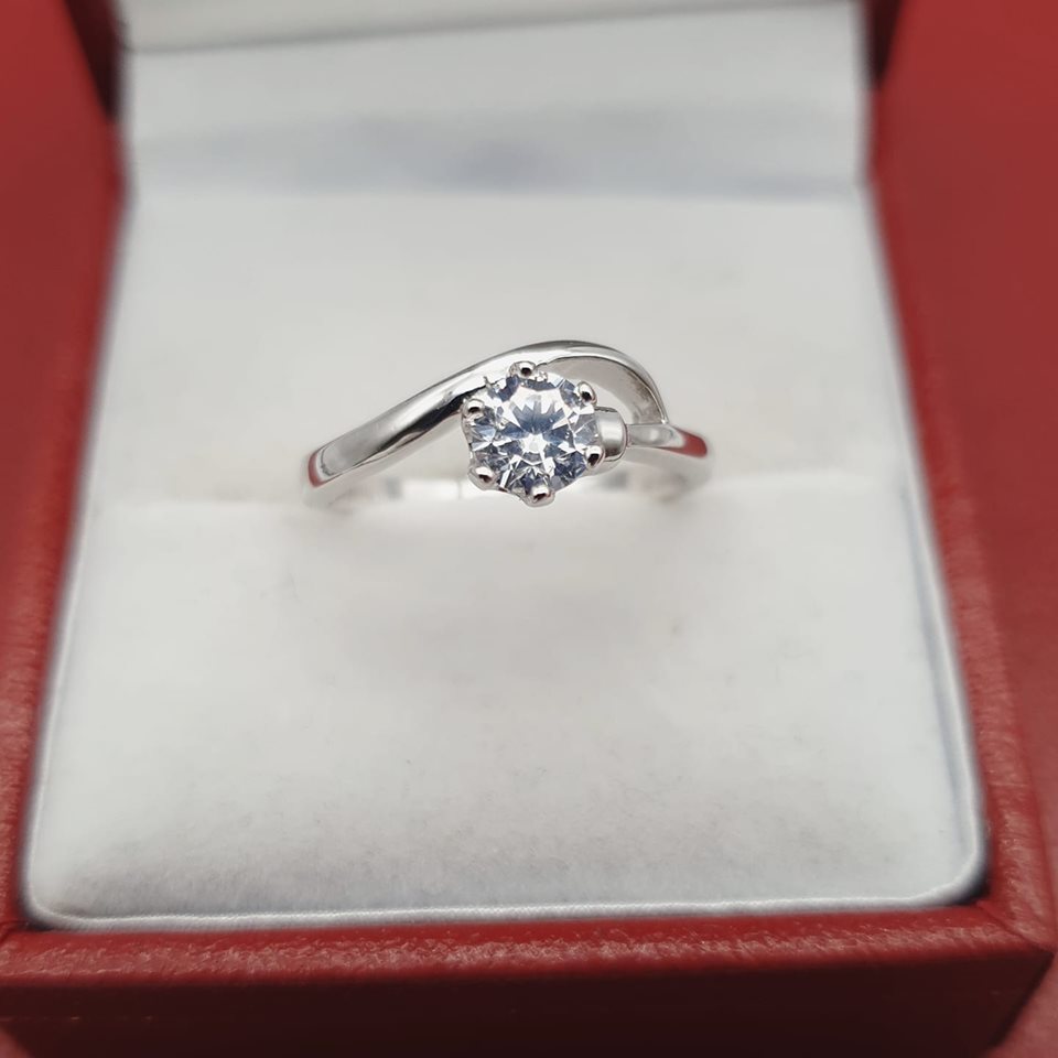 925 Sterling Silver Twisted Shank Solitaire Ring