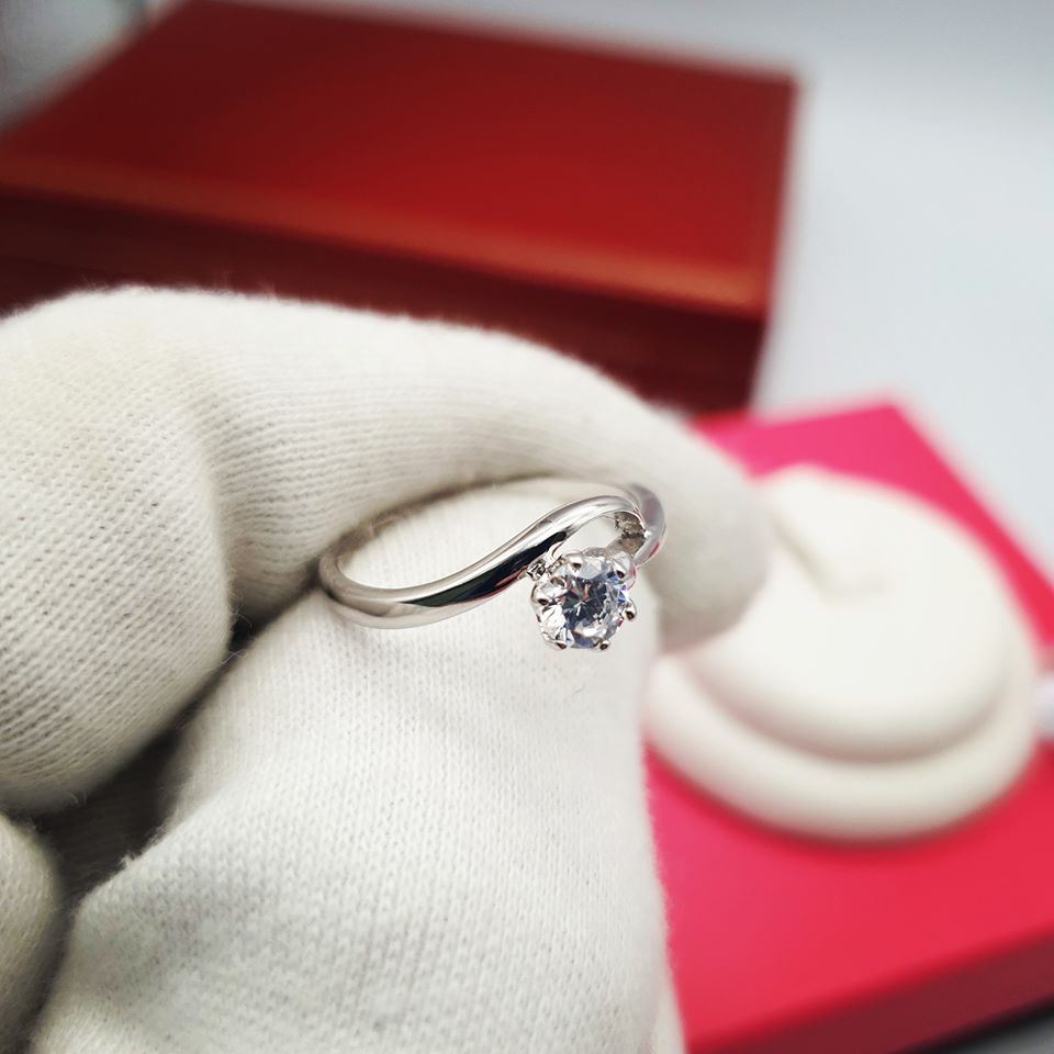 925 Sterling Silver Twisted Shank Solitaire Ring