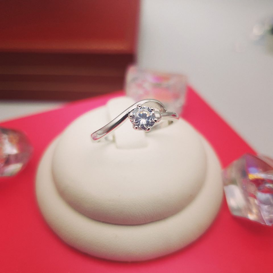 925 Sterling Silver Twisted Shank Solitaire Ring