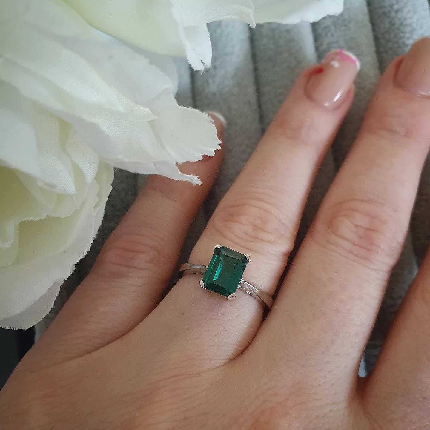 925 Sterling Silver 1.75ct Emerald Cut Emerald Green CZ Ring