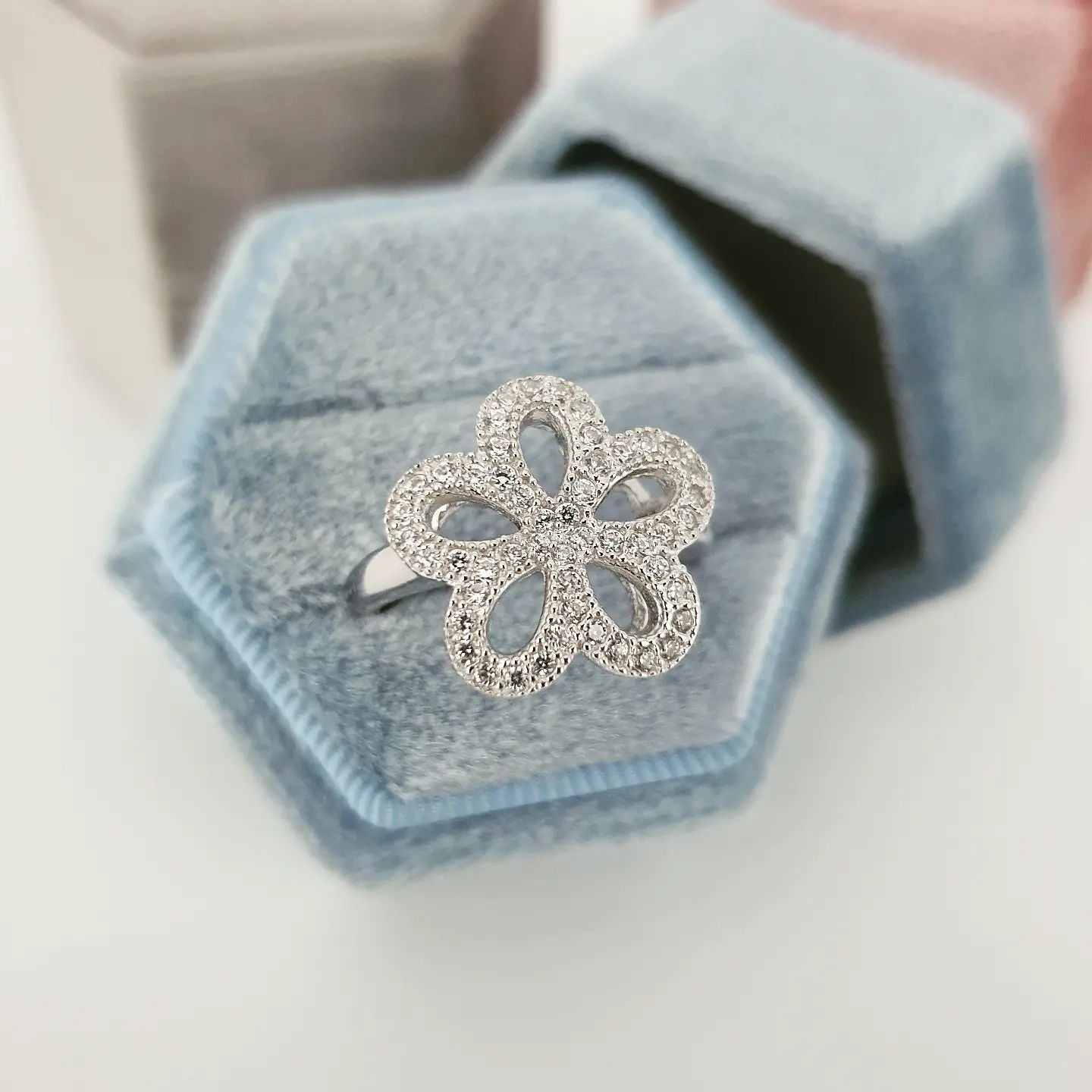 925 Sterling Silver Daisy Shape Fancy Cz Ring J-Jaz