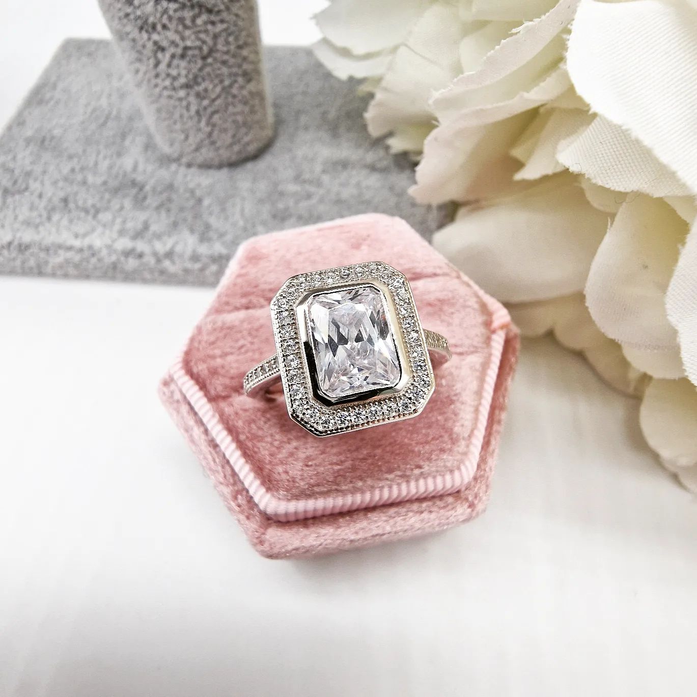 925 Sterling Silver Emerald Cut Cz Centre Ring