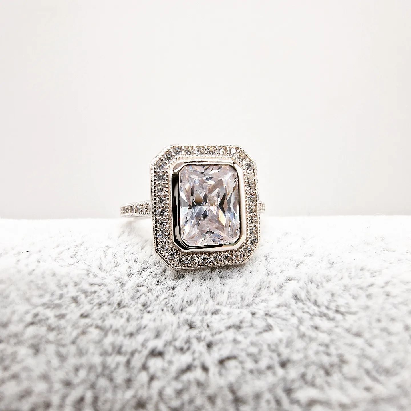 925 Sterling Silver Emerald Cut Cz Centre Ring