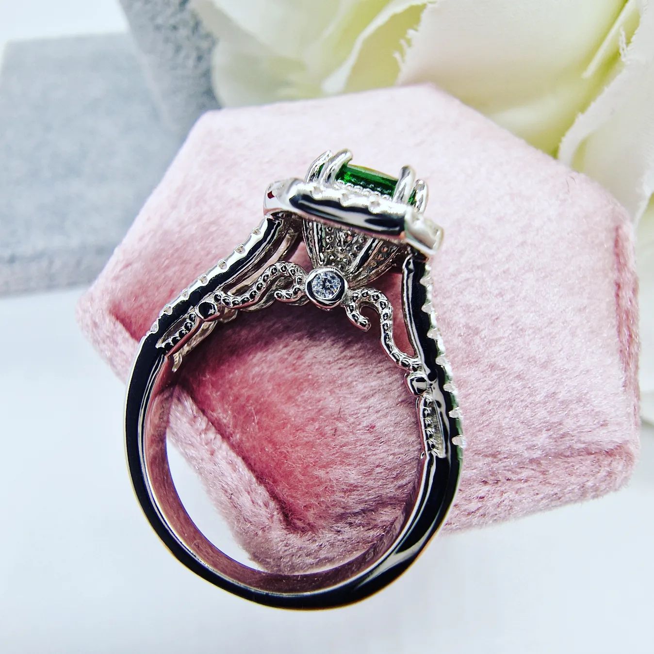 925 Sterling Silver Green Cz High Setting Split Shank Fancy Ring J-Jaz