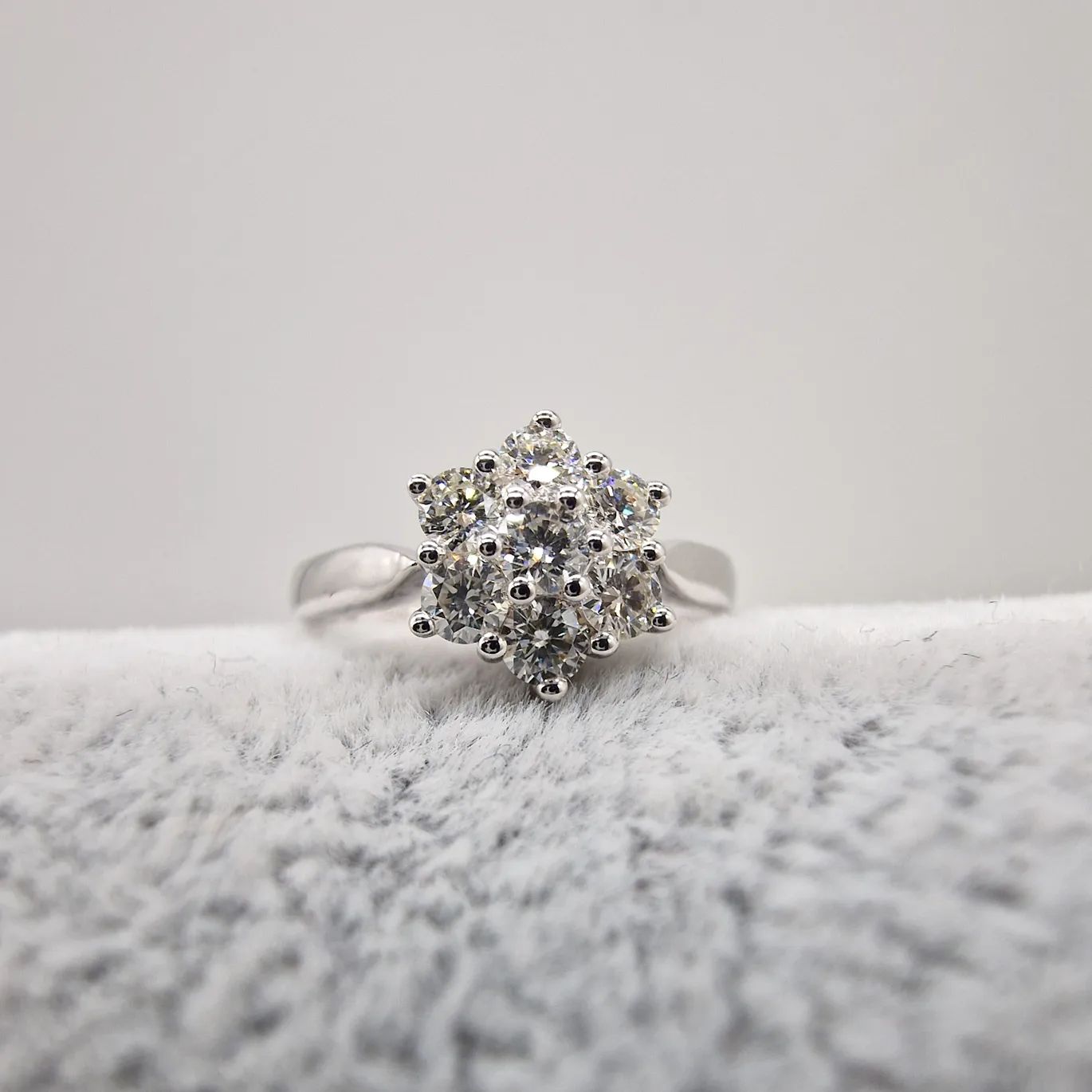 9ct White Gold 0.50ct Diamond Flower / Cluster Ring