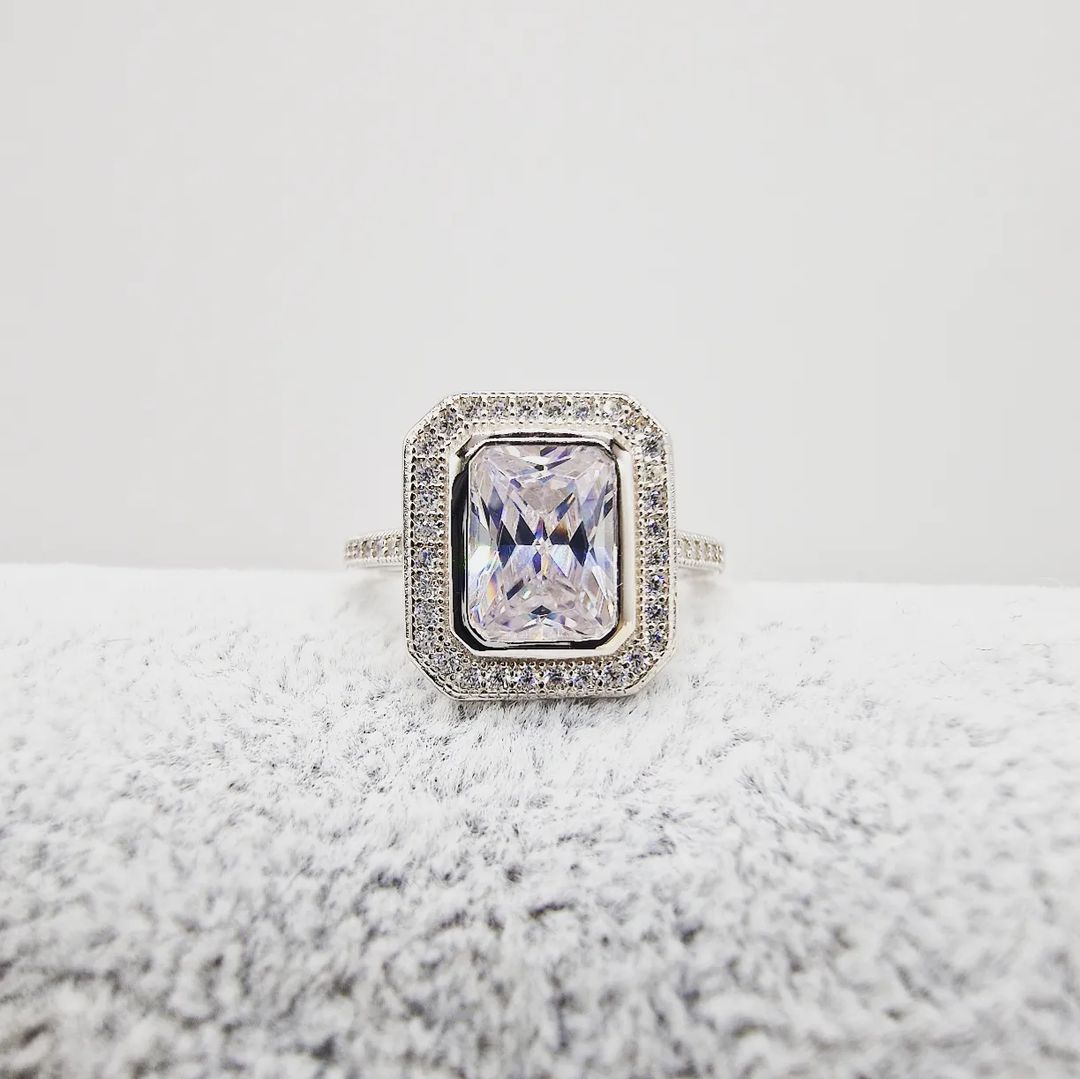 925 Sterling Silver Emerald Cut Cz Centre Ring