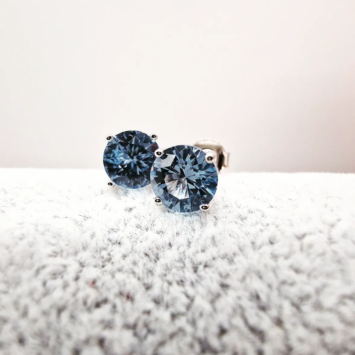 925 Sterling Silver Blue Cubic Zirconia Round Brilliant 6mm Studs