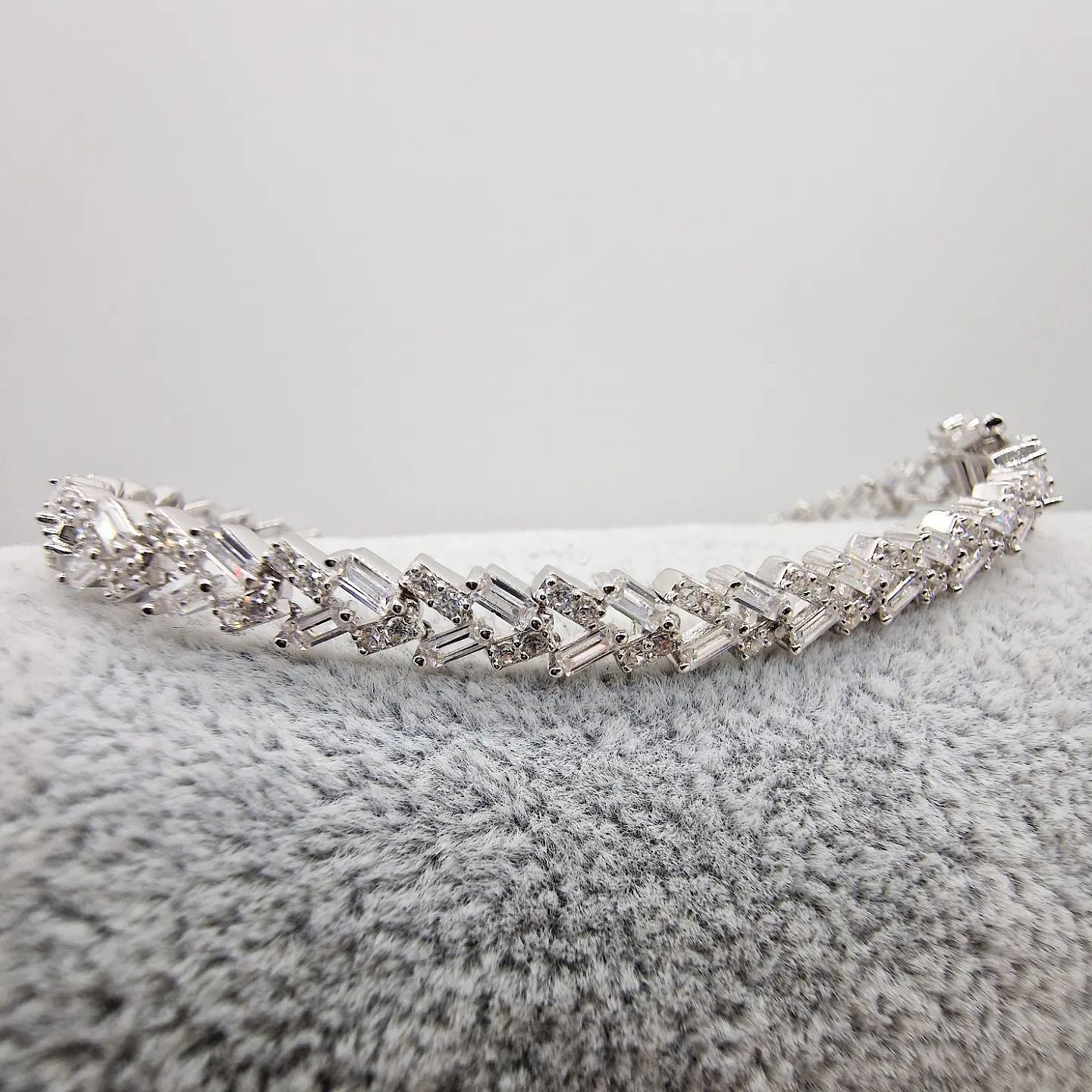 925 Sterling Silver Baguette & Round Cut Ladies 7" Bracelet