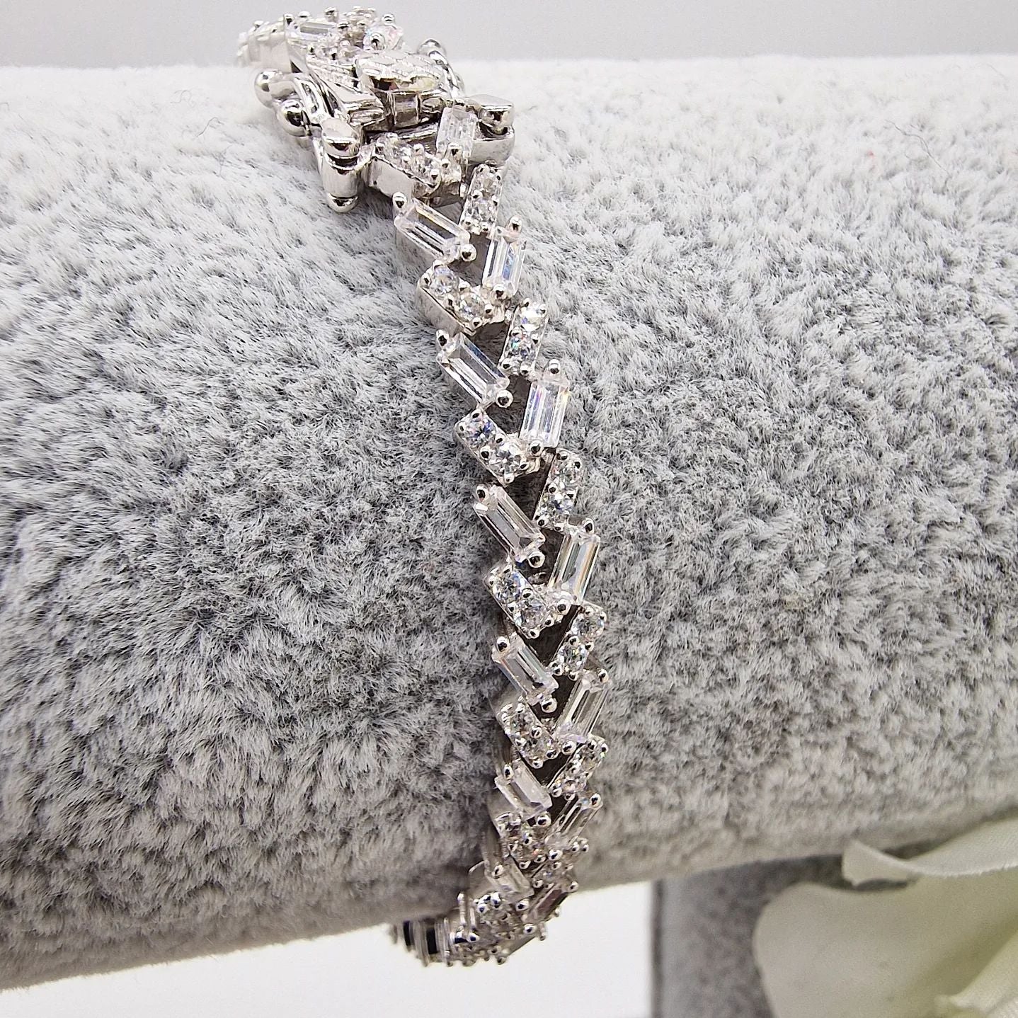 925 Sterling Silver Baguette & Round Cut Ladies 7" Bracelet