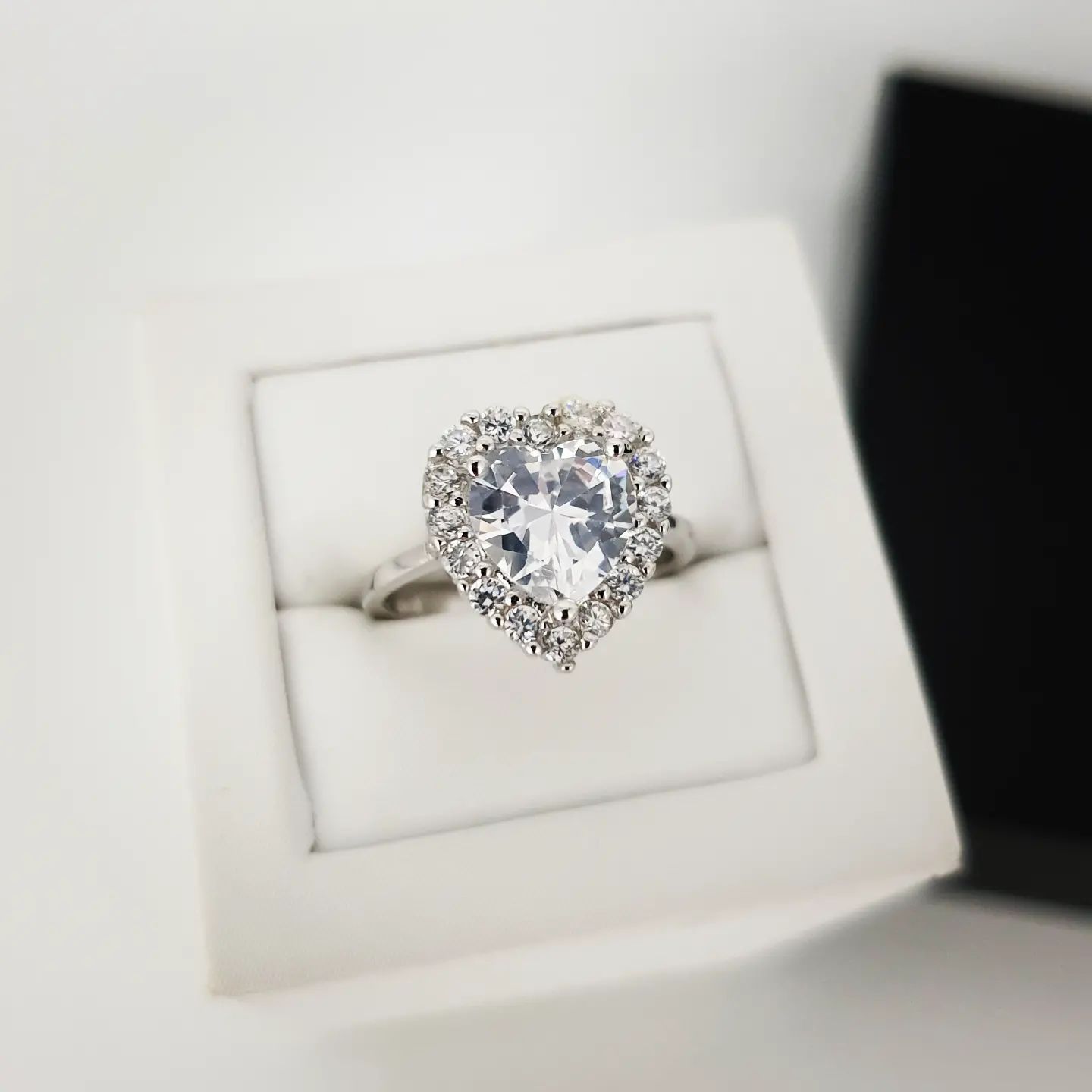 925 Sterling Silver Cz Heart Halo Ring