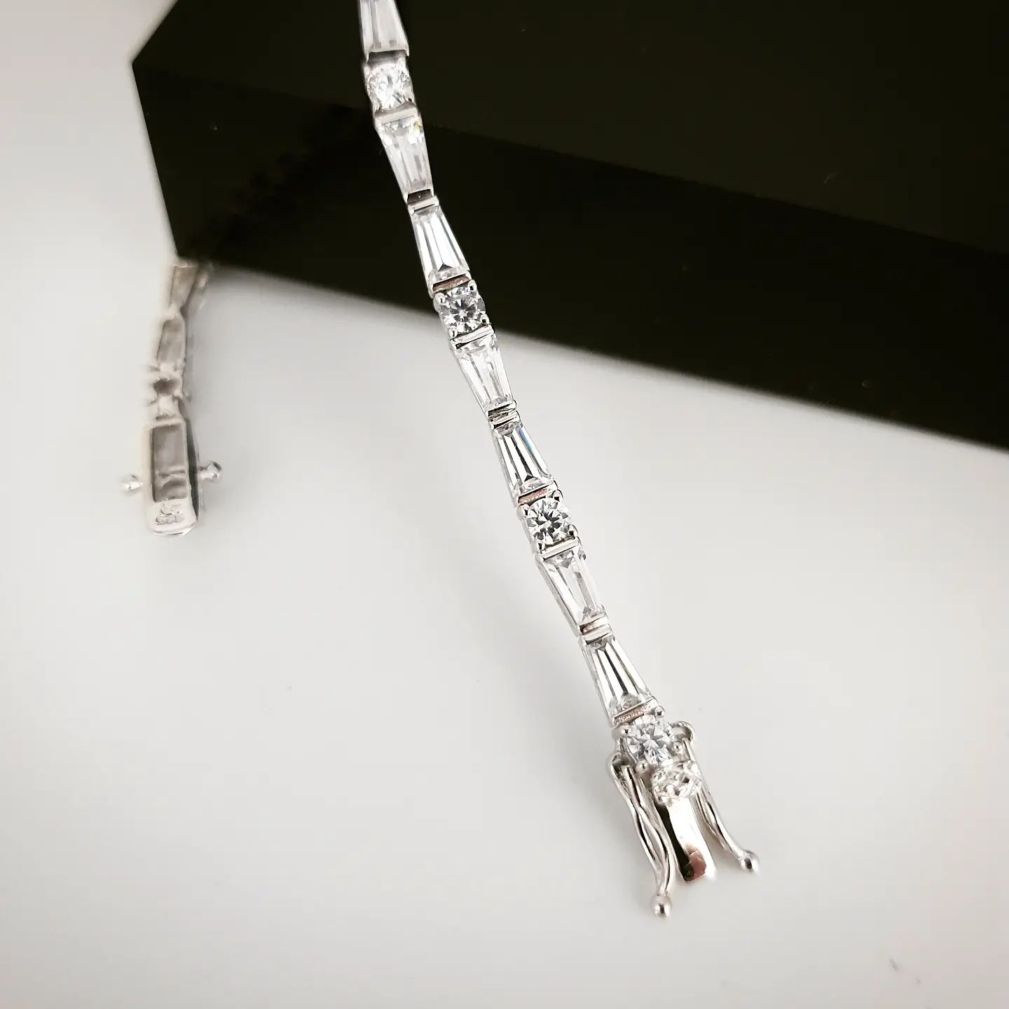 925 Sterling Silver Round & Trillion Cut Cz Ladies Tennis Bracelet